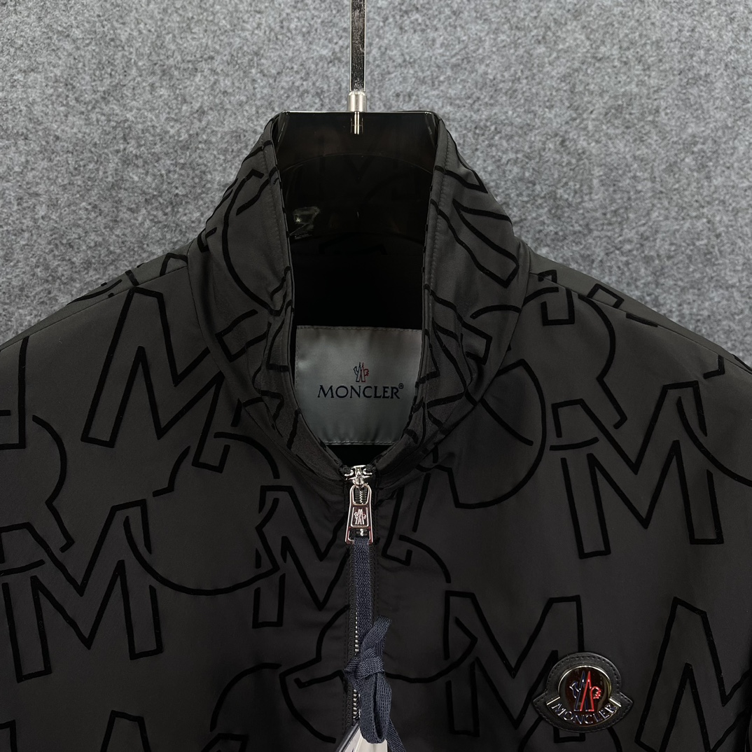  MONCL*R蒙* 2025年春季新款男士立领原单夹克外套。顶级成衣高标准制作，意大利定制成衣面料，手