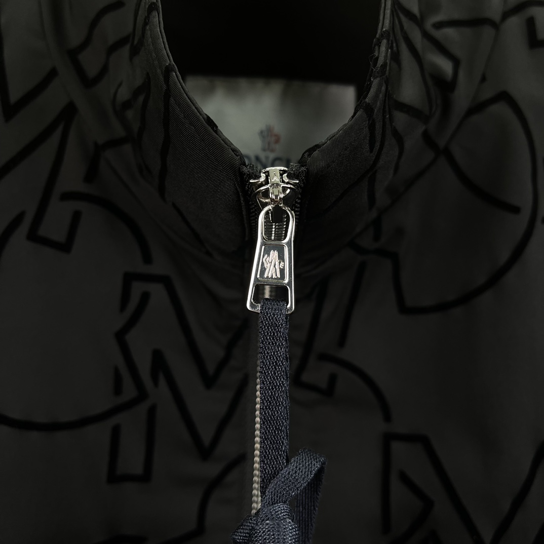 MONCL*R蒙* 2025年春季新款男士立领原单夹克外套。顶级成衣高标准制作，意大利定制成衣面料，手