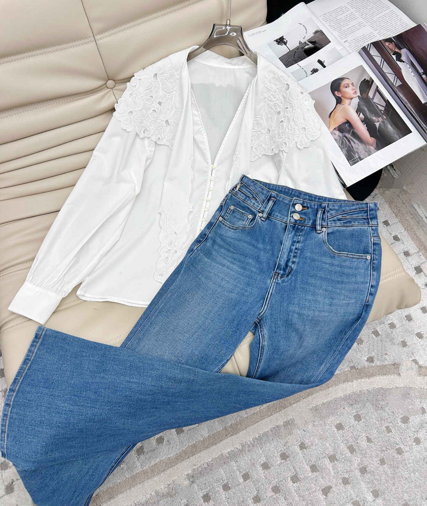 NO:312265,.Located shorts are new!  !  !  Exclusive first 25 spring and summer new style, embroidered tie loose top. The texture is delicate. The minimalist embellishment is high-end and versatile, matched with heavy industry embroidery embroidery, a versatile French elegant style!  SML., shorts, ties, alexander wang19860909.衬短裤新！！！独家首发25春夏新款 刺绣领带宽松上衣.质感细腻.极简缀饰高级又百搭,搭配重工绣花刺绣,法式优雅的气息百搭单品！码数SML.,,shorts,ties,alexander wang,Women's clothing