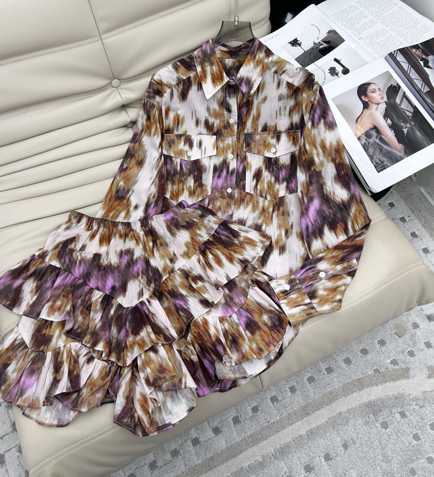 NO:312805,New styles of shirt skirts, spring and summer printed shirts and skirts, two-piece set, customized materials, exclusive custom printed patterns, simple silhouette shirts with the same style, pleated skirts, pleated design has a bit of a skirt feeling, very springy, various colors are super good-looking, Sml, skirts, shirts, alexander wang19860909衬衣半裙7新款 春夏印花衬衫裤裙两件套套装 定制材质 独家定制印花图案,简约廓形的衬衫搭配同款花色的压褶裤裙,压褶设计有点裙子的感觉 很春天的感觉,各种色彩超级好看Sml,,skirts,shirts,alexander wang,Women's clothing