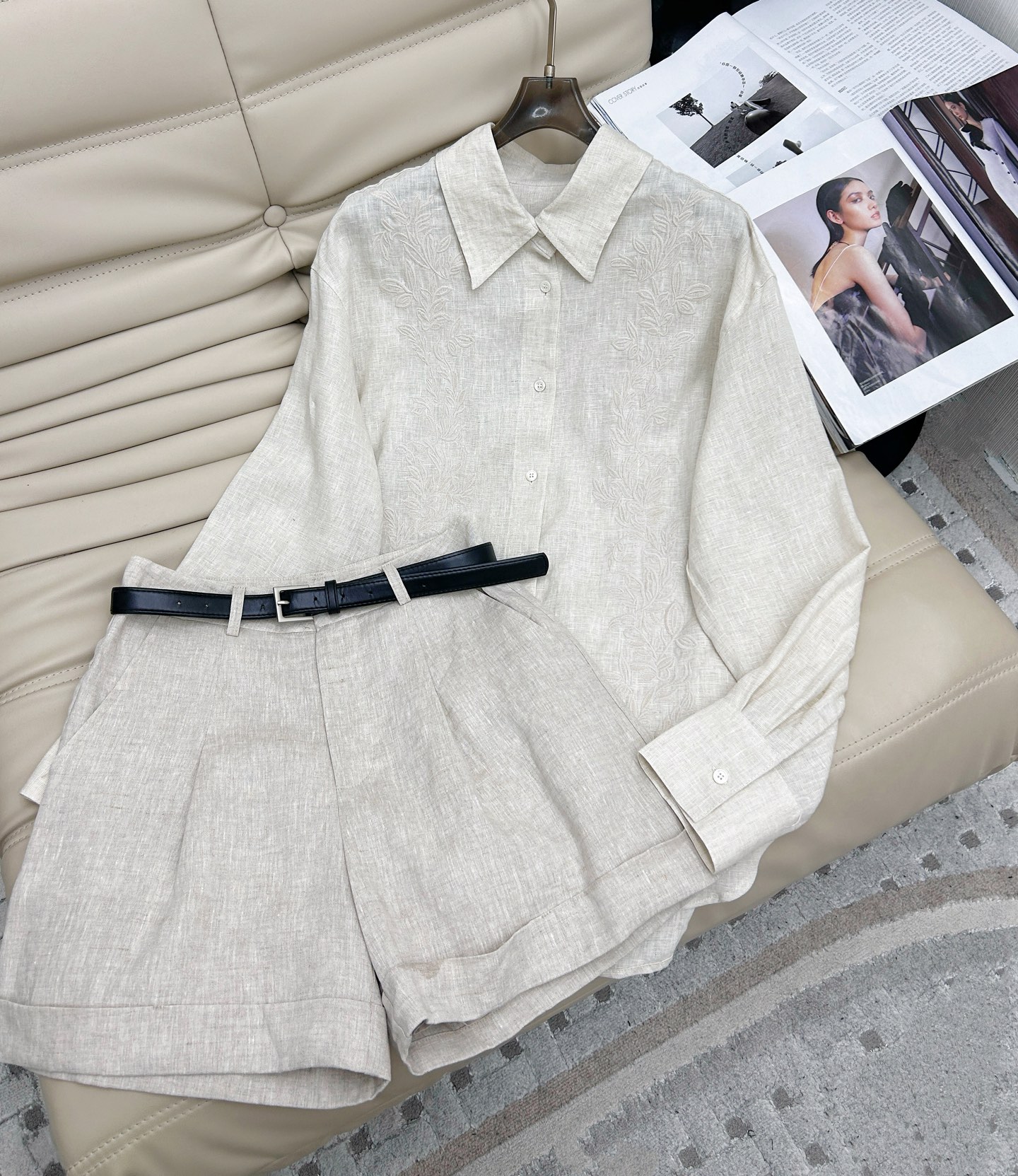 NO:320434,Vest. Shorts 25 years new style, embroidered linen shirt set, made of linen fabric, full texture, the naked eye will be better than the photo, small lapel design shirt shorts (belt) two-piece set, very comfortable to touch, no matter which style it is, this piece is not to be missed, can be matched separately. Size SML, shorts, shirts, alexander wang19860909马甲.短裤25年新款 刺绣绣花亚麻衬衫套装 ,采用亚麻面料质感十足 肉眼会比照片更好 小翻领设计衬衫短裤配（腰带）两件套,手感十分舒适,无论是哪种风格 这件都jue对不容错过,可分开搭配.码数 SML,,shorts,shirts,alexander wang,Women's clothing