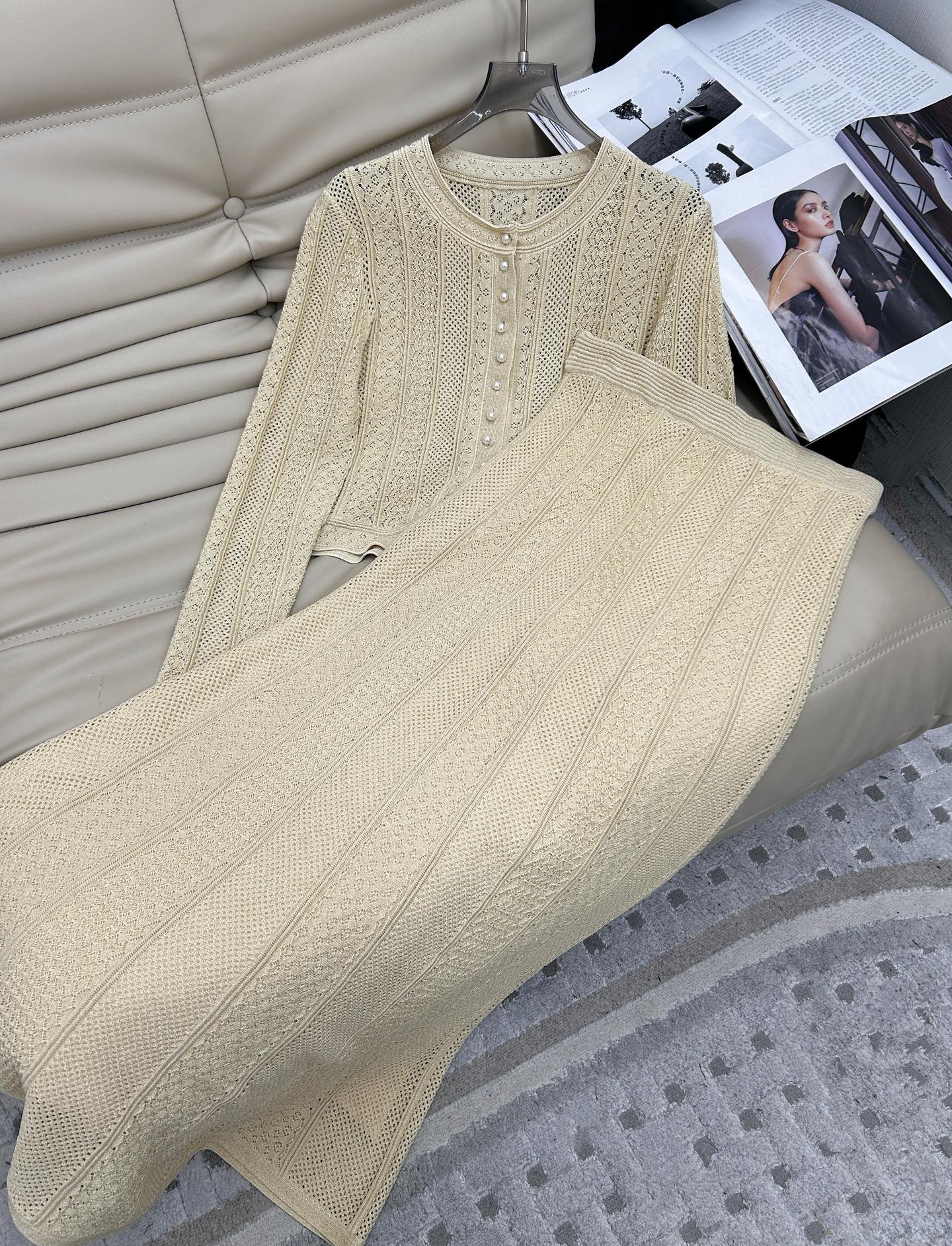 NO:325566,Tops Skirts 25 Spring and Summer Fashionable Skirts Temperament Knitted Sets Everyday must-have street style, round neck knitted long-sleeved tops with high waist skirts, a comfortable and fashionable look, customized yarn, light and breathable, versatile, simple and highlights, Size SM, skirts, alexander wang19860909上衣 半裙25春夏 时尚裙气质针织套装 日常必备出街款,圆领针织长袖上衣高腰半身裙两件套,一整个舒适又时髦感的Look 定制的纱线 轻薄透气 百搭简洁又有亮点 码数SM,,skirts,alexander wang,Women's clothing