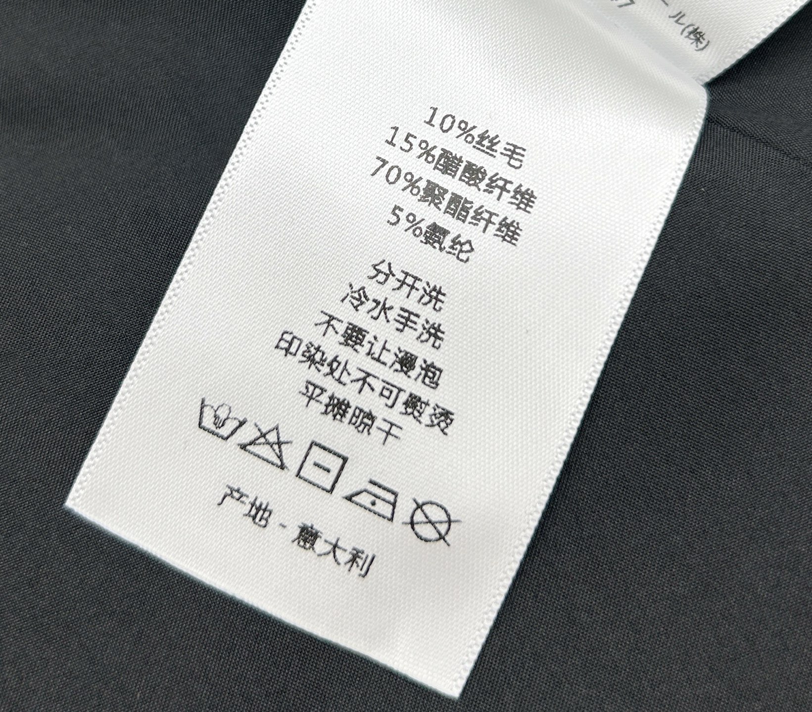 ━━Dior 25新款 翻领短袖收腰连衣裙～下摆拼接蕾丝里衬设计 定制面料，质感细腻，腰部腰带➕收褶设计