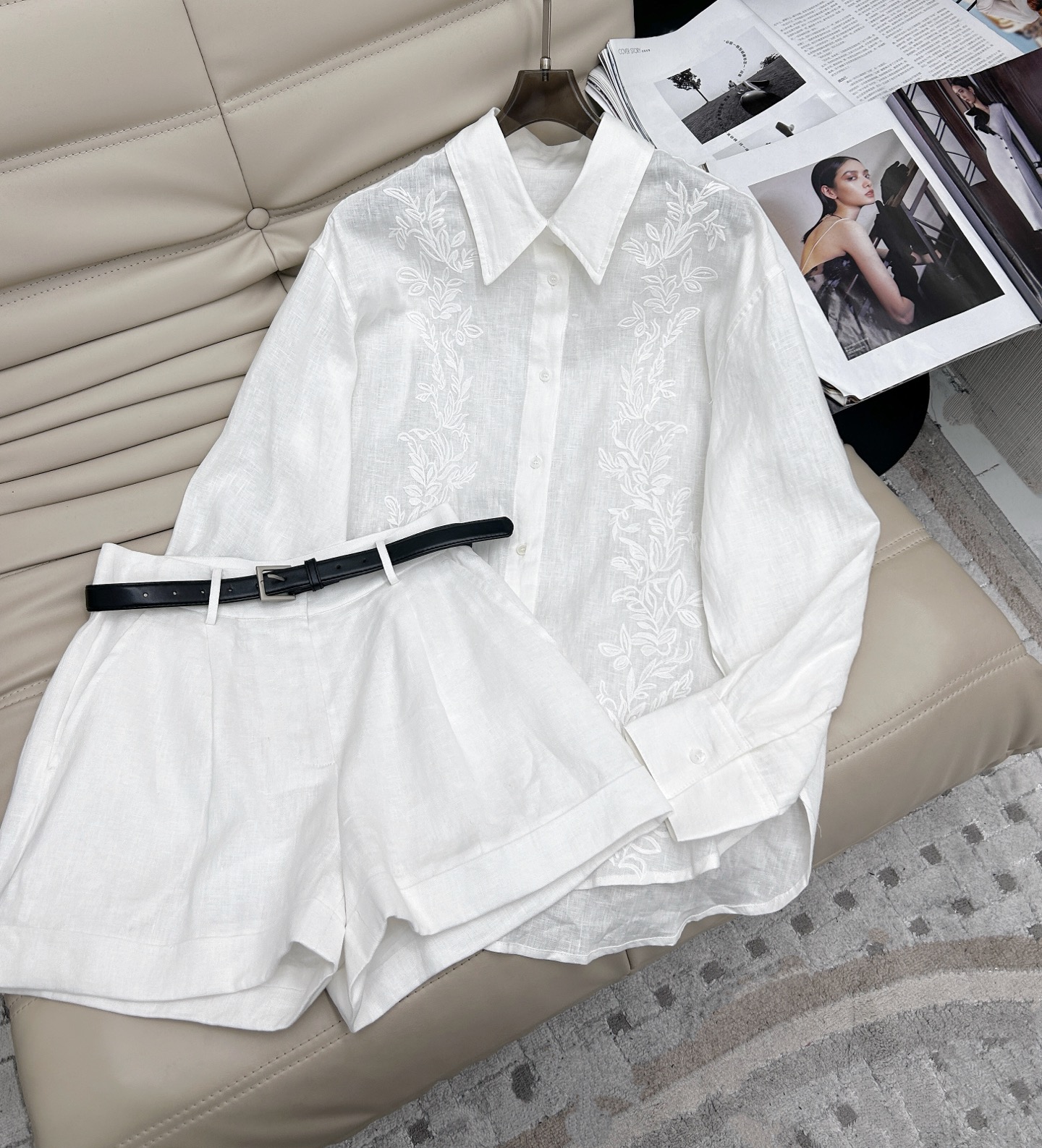 NO:323932,Shirts, shorts, new styles for 25 years, embroidered linen shirt set, made of linen fabric, full texture, the naked eye will be better than the photo, small lapel design shirts and shorts (belt) two-piece set, very comfortable to touch, no matter which style it is, this piece is not to be missed, can be matched separately. SML, shorts, shirts, alexander wang19860909衬衣 短裤25年新款 刺绣绣花亚麻衬衫套装 ,采用亚麻面料质感十足 肉眼会比照片更好 小翻领设计衬衫短裤配（腰带）两件套,手感十分舒适,无论是哪种风格 这件都jue对不容错过,可分开搭配.码数 SML,,shorts,shirts,alexander wang,Women's clothing
