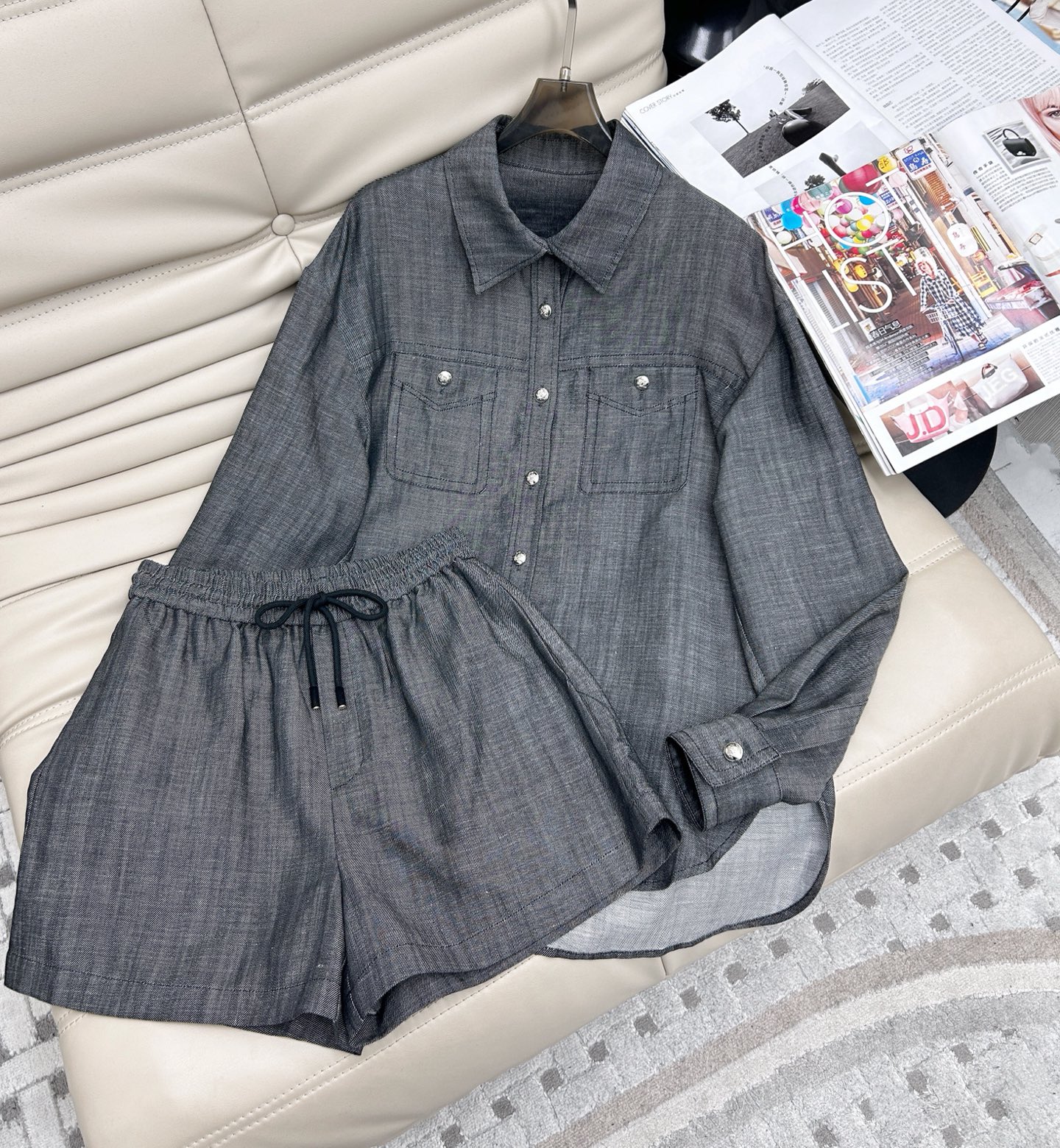 NO:317957,——New summer style, old Qian style pure linen shirt and shorts suit, unique design of double pockets, minimalist and stylish, the upper body of my boyfriend's shirt is also very cool, the fabric is made of pure natural linen, and there are occasionally small threads and numbing nodes on it, which is normal. 2 colors SML, shorts, shirts, alexander wang19860909——夏季新款 老钱风纯亚麻衬衫短裤套装,双口袋独特小设计,极简不失格调,男友衬衫上身也很拉风,,面料采用纯天然亚麻材织,上面偶尔会有细小线麻结点是属正常现象. 2色SML,,shorts,shirts,alexander wang,Women's clothing