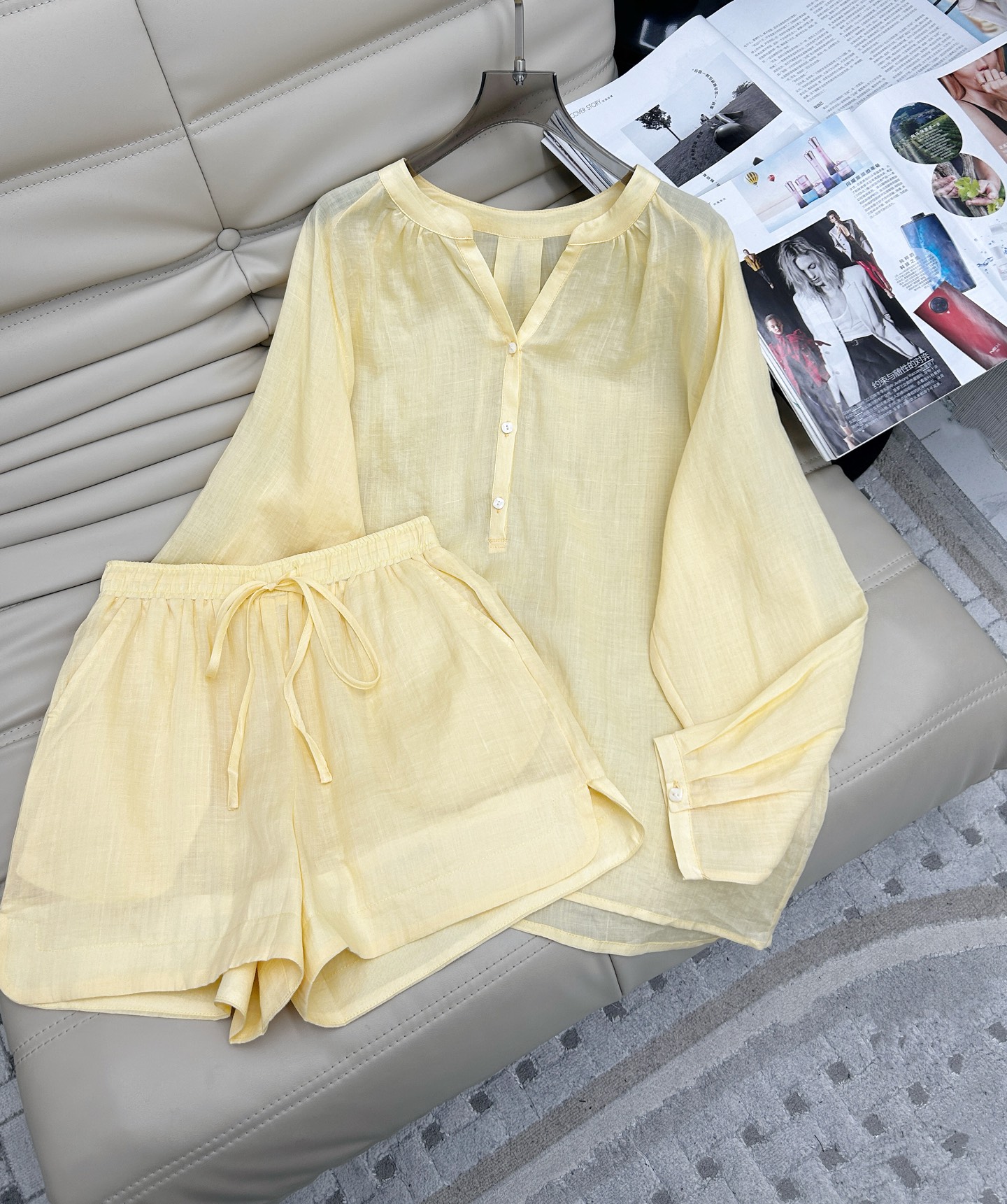 NO:319838,25 years new pure natural linen set Lazy and casual V-neck comfortable and self-consistent texture top   elastic waist shorts set Buttons add a sense of detail Linen material has the title of 