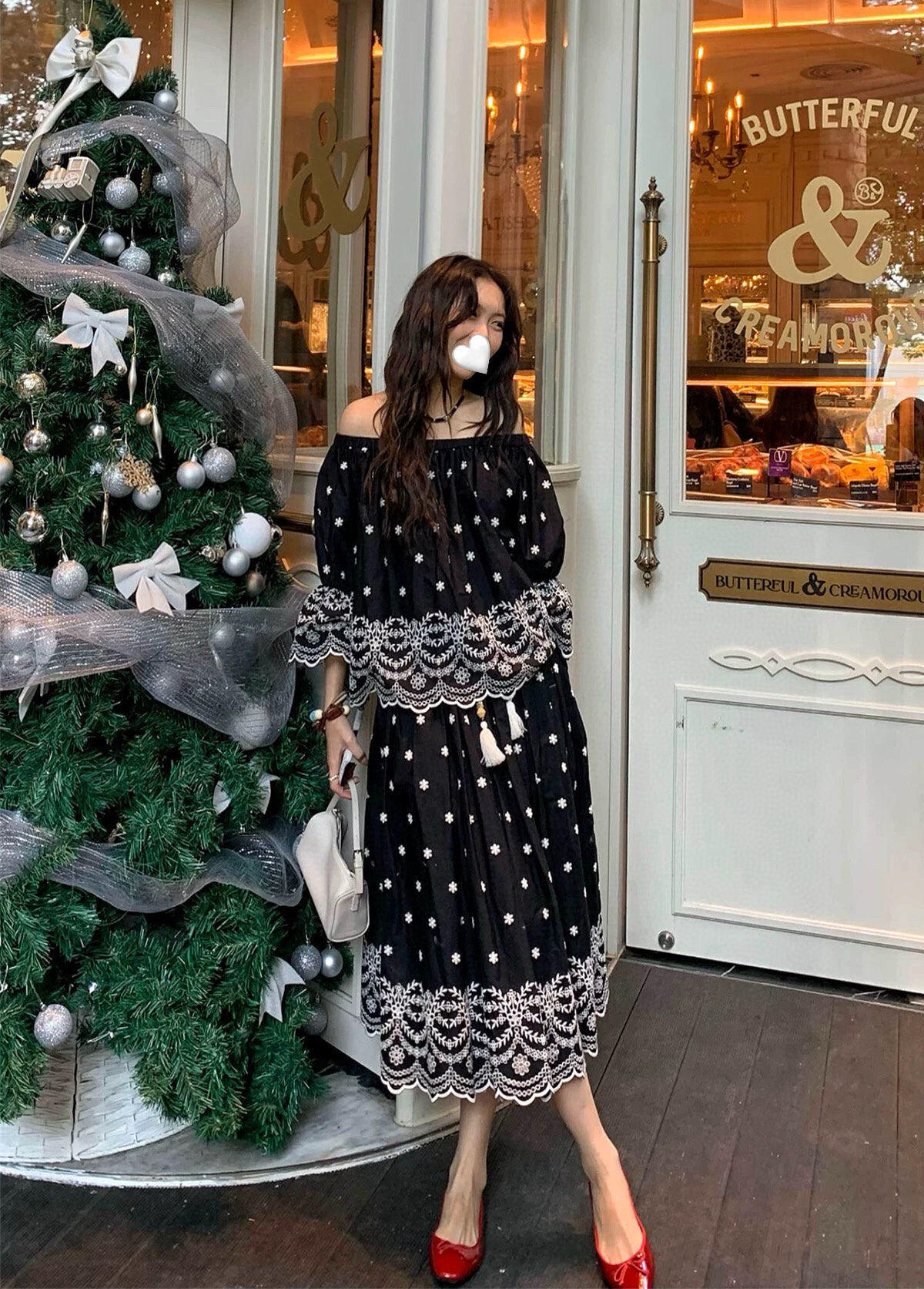 NO:319846,Top skirt new 25 summer vacation style hollow floral one-shoulder Asian style top   high-waist skirt. Two-piece set, customized fabric, one-shoulder design with exquisite accessories. The skirt high waist upper and hem embroidered design, a set looks romantic and elegant without losing its atmosphere. A versatile model. SML, skirts, alexander wang19860909上衣半裙新款上新25夏季度假风镂空碎花一字肩亚西米亚风上衣 高腰半身裙 两件套,定制面料,一字肩设计搭配精致的配饰点缀,半裙高腰上下摆绣花设计,一套显得浪漫优雅又不失大气.百搭款.码数SML,,skirts,alexander wang,Women's clothing