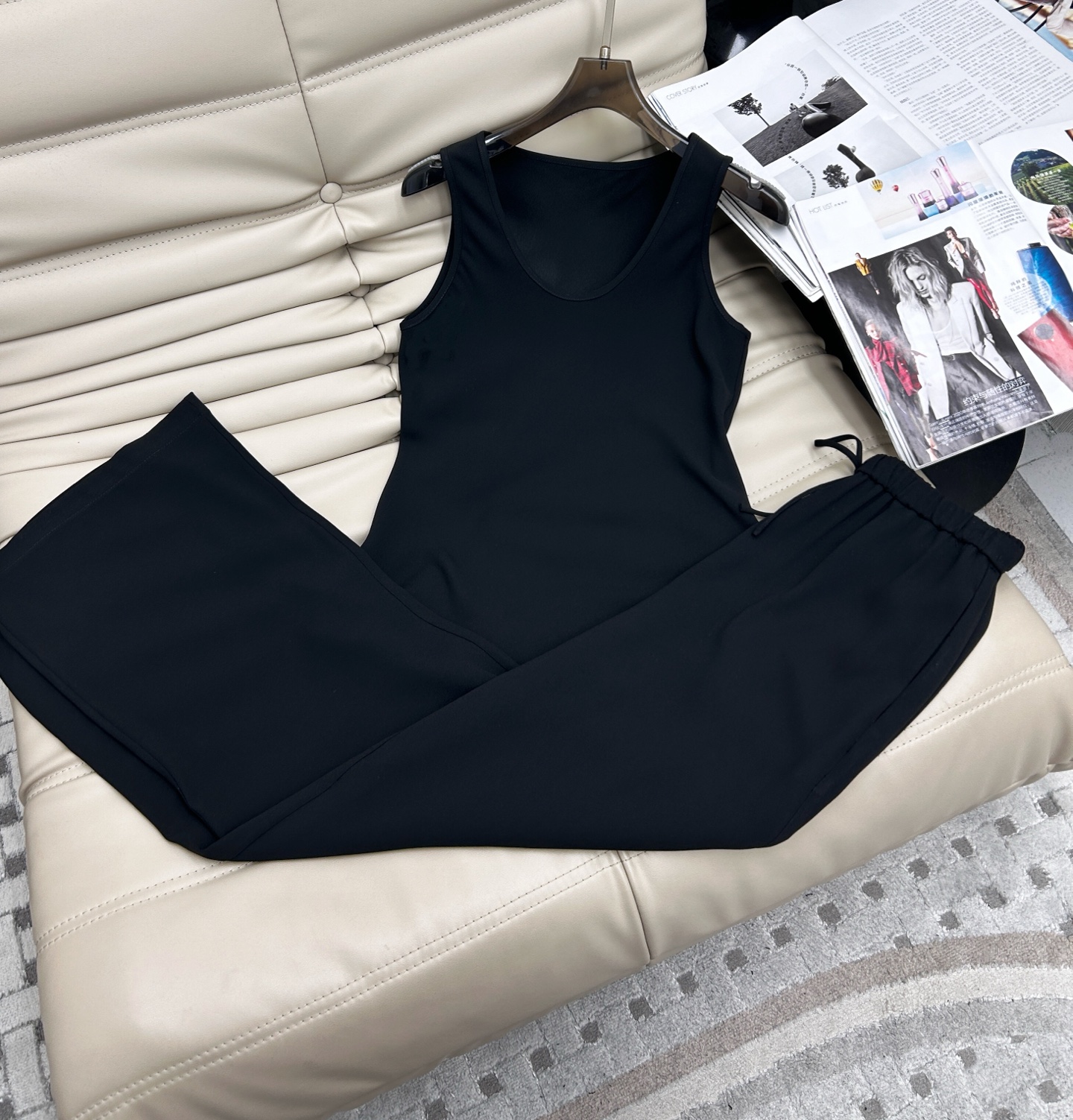 NO:319853,New style of tops and pants, acetic acid U-neck top, high-waist trousers, two-piece set, customized acetic acid fabric, simple and intellectual upper body, elegant and light luxury, full of daily life or vacation and easy to control. SML, alexander wang19860909上衣裤子新款 醋酸U型领上衣高腰长裤 两件套 ,定制醋酸面料,上身简约知性,大气高雅,轻奢感拉满日常或度假出街轻松拿捏.码数SML,,alexander wang,Women's clothing