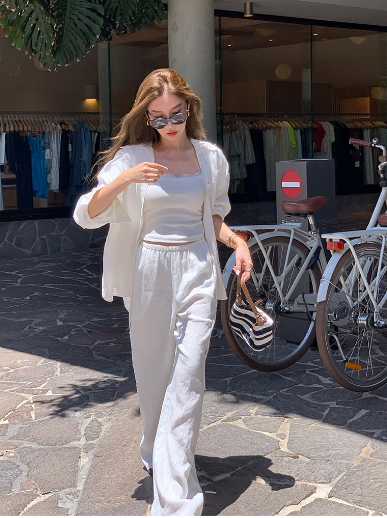 NO:319835,New style of top elastic pants leather belt pants, linen embroidered shirt, elegant embroidered long-sleeved shirt, classic shirt collar and wide sleeve design, lapel embroidered trim, details show a fresh and elegant temperament, which looks good no matter how you match it. Shirt. SML 2 colors, shirts, alexander wang19860909上衣松紧裤真皮腰带裤新款 亚麻绣花衬衣,气质优雅的绣花长袖衬衫,采用经典的衬衫领和宽袖设计,翻领绣花饰边,细节彰显了清新的典雅气质,随便怎么搭都好看的一款 衬衫.码数SML 2色,,shirts,alexander wang,Women's clothing