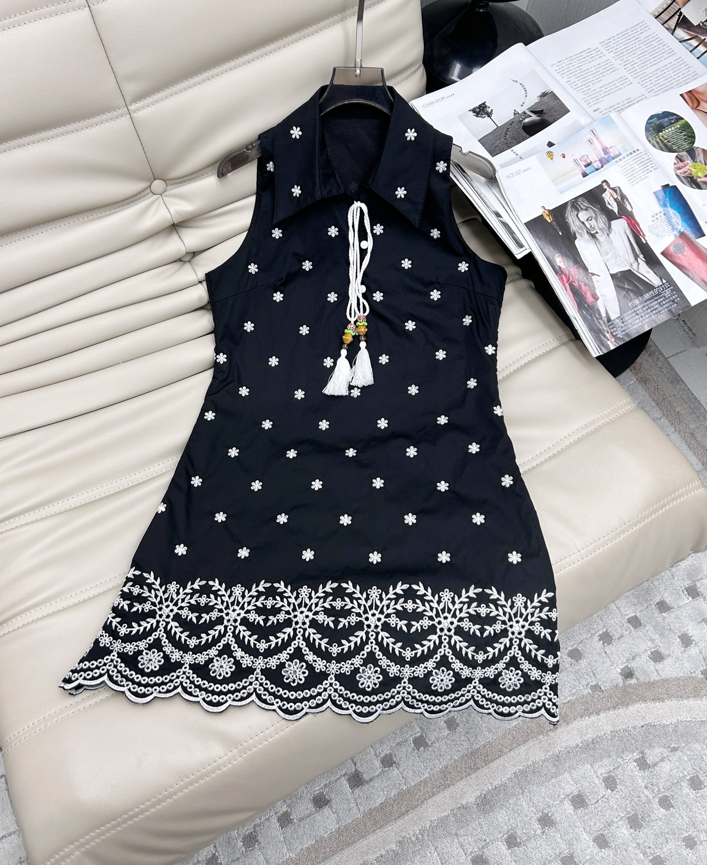 NO:319849,High-end original single quality 25ss vacation series new products, embroidered lace-up dress, original custom-made heavy craftsmanship, waist-hugging lace-up dress, romantic and elegant. Retro and age-reducing girlish style. The upper body is beautiful!  A must-have item for fairy-like and rich beauty!  Excellent texture!  The quality of workmanship depends on the details!  SML.,,skirts,alexander wang19860909高端原单品质 25ss度假系列新品 绣花系带连衣裙原版定制重工艺,收腰系带连衣裙浪漫优雅.复古减龄少女风.上身美的不要不要的！仙气优雅的白富美必备单品！质感超赞！做工品质看细节！码数SML.,,skirts,alexander wang,Women's clothing