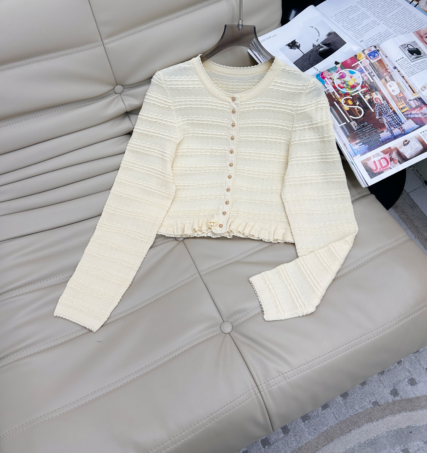 NO:319852,Jacket dress - the latest style in spring and summer knitted suit short cardigan   long sleeveless dress The upper body looks super good, customized metal buttons, a set of outfits are not easy to make mistakes, the upper body is not picky, and you can also separate outfit codes SML, skirts, jackets & coats, alexander wang19860909外套连衣裙—— 春夏最新款 针织套装短款开衫 长款无袖连衣裙 上身超级好看 定制金属扣 一套穿搭不易出错 上身不挑上 平时也可分开穿搭码数SML,,skirts,jackets & coats,alexander wang,Women's clothing