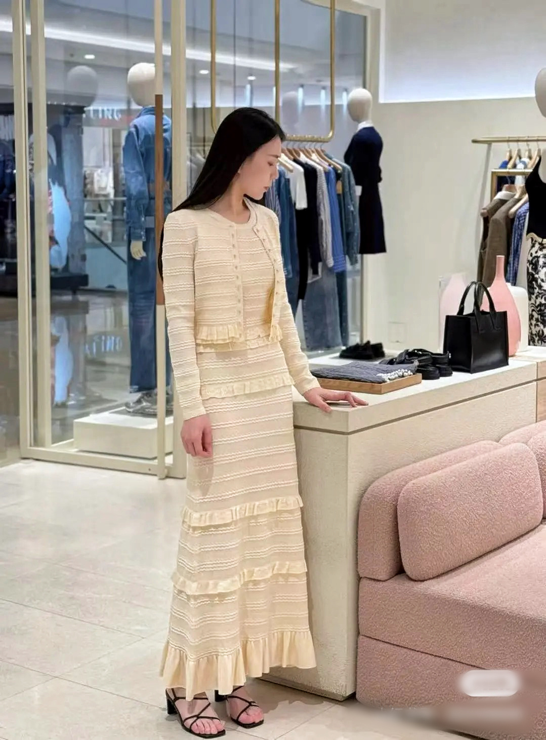 NO:319854,Jacket dress - the latest style in spring and summer knitted suit short cardigan   long sleeveless dress The upper body looks super good, customized metal buttons, a set of outfits are not easy to make mistakes, the upper body is not picky, and you can also separate outfit codes SML, skirts, jackets & coats, alexander wang19860909外套连衣裙—— 春夏最新款 针织套装短款开衫 长款无袖连衣裙 上身超级好看 定制金属扣 一套穿搭不易出错 上身不挑上 平时也可分开穿搭码数SML,,skirts,jackets & coats,alexander wang,Women's clothing