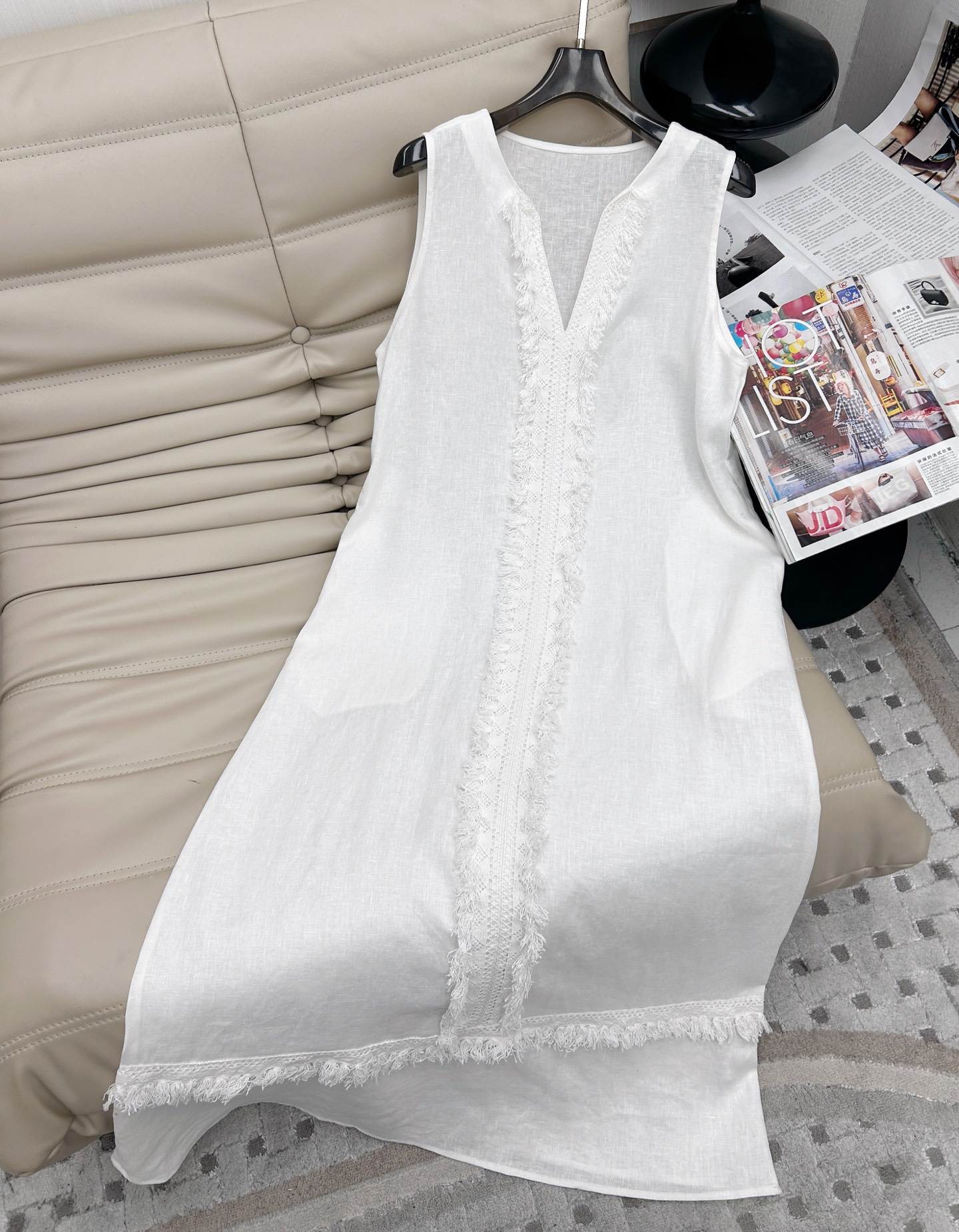 NO:319833,New spring and summer style Miao style vacation style natural linen lace dress simple and high-end summer romance The style is invincible, not too tight, not showing the belly, and it also hides the flesh and makes the neck look slimming. Custom lace lace. Delicate online. Super beautiful one. 1 color and 3 sizes. The first batch is on sale, skirts, alexander wang19860909春夏新款 缪式度假风 天然亚麻花边连衣裙 简约高级的夏日浪漫 版型裁剪无敌正 不会太收腰 不显肚子 而且还藏肉显瘦 v领的设计拉长脖子 定制的蕾丝花边 精致度在线 超级美的一款 1色3码 首批开售,,skirts,alexander wang,Women's clothing