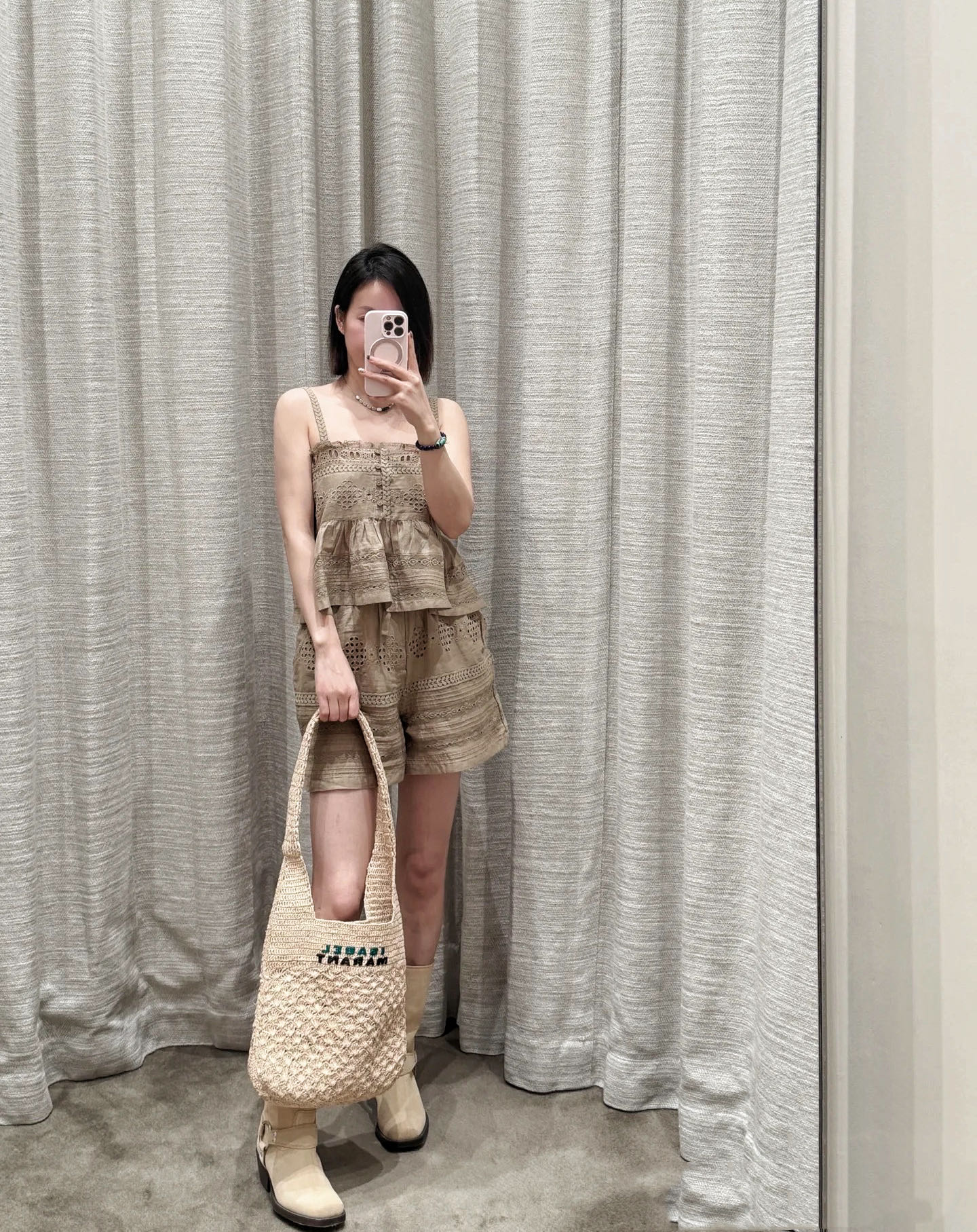 NO:319821,Sling shorts - 25 summer series new styles, suspender vest high-waist shorts, short lace spliced ​​hollow vest, skin-friendly cotton fabric, the fabric is comfortable and breathable, gentle and pure, white flowers are visually sensible, summer vacation fashion items, hot girls must-enter suits. Size SML2 colors, shorts, alexander wang19860909吊带短裤——25夏季系列新款 吊带小背心高腰短裤, 短款蕾丝拼接镂空小背心 选用亲肤棉质面料 面料舒适透气 温柔纯欲小白花即视感 夏日度假时尚单品 辣妹必入套装.码数 SML2色,,shorts,alexander wang,Women's clothing