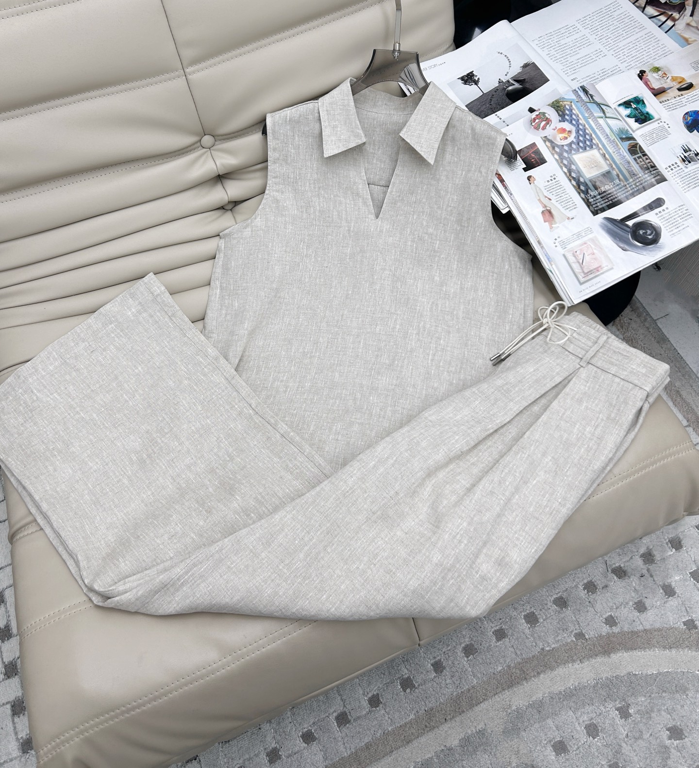 NO:319822,Tops and pants - new style, fashionable linen fabric set, customized texture, stand up and stylish, V-neck vest   straight wide-leg pants, casual design, slim and tall, gentle and elegant without losing the aura, a set of matching [strong][strong] good looking code SML 2 colors,,alexander wang19860909上衣裤子——新款 时髦亚麻面料套装 定制质感立挺有型 V领马甲 直筒阔腿裤 休闲设计 上身显瘦又高挑 不失气场的温柔优雅感 一套搭配[强][强]好好看码数 SML 2色,,alexander wang,Women's clothing