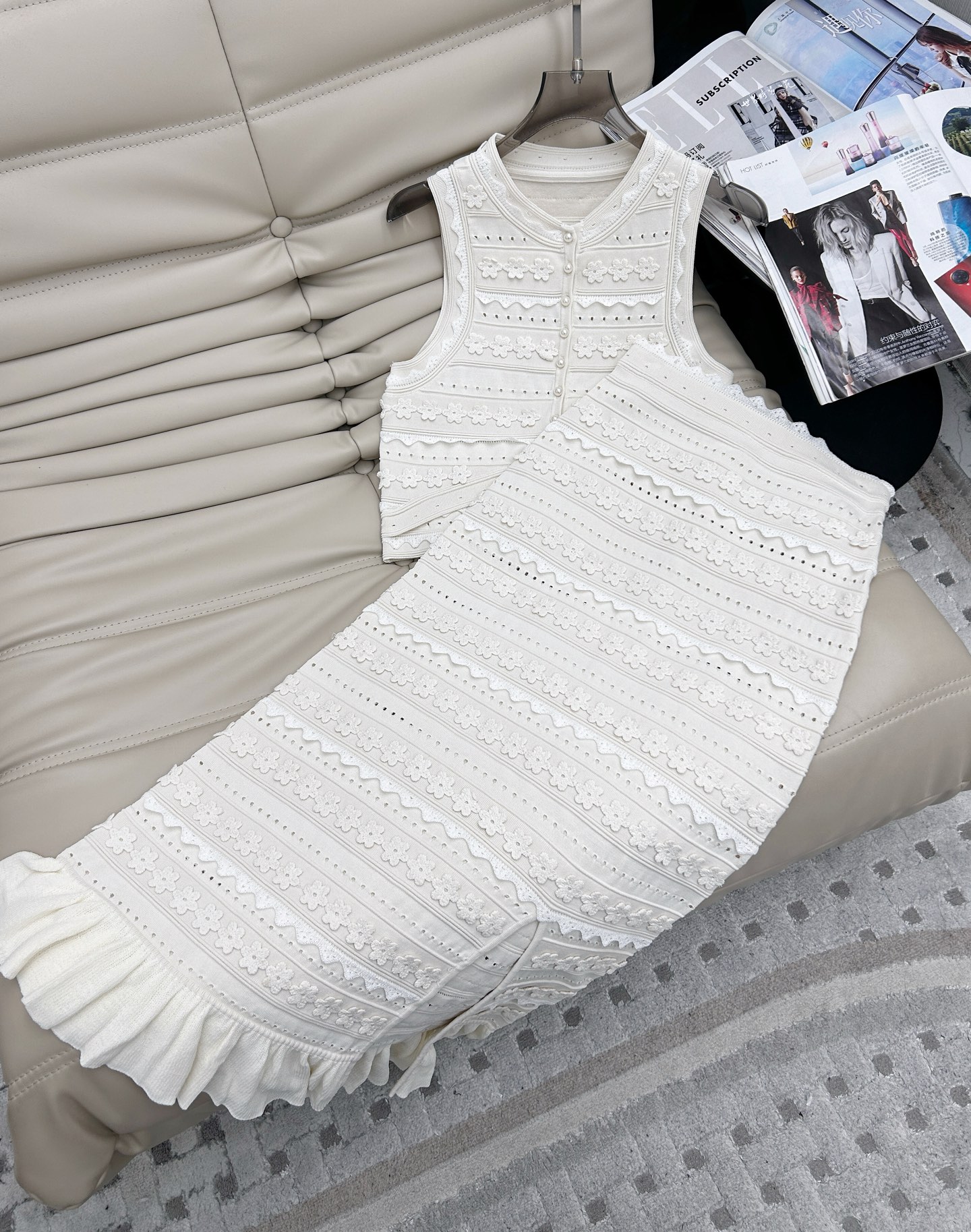 NO:329288,Top Skirt 25 Summer New Heavy Industry Embroidered Small Flower Knitted Vest High-waisted Skirt Two-piece Set, I have to sigh at the exquisiteness and beauty of embroidery. The three-dimensional small flower design gives people a high-end, warm and elegant temperament. Every angle is very durable. The material is soft and soft, soft and glutinous. It is easy to use on the upper body and is comfortable. It can be matched very well whether it is commuting or daily party outfits. It is a favorite of gentle ladies. It is not bloated and can be used to achieve the 