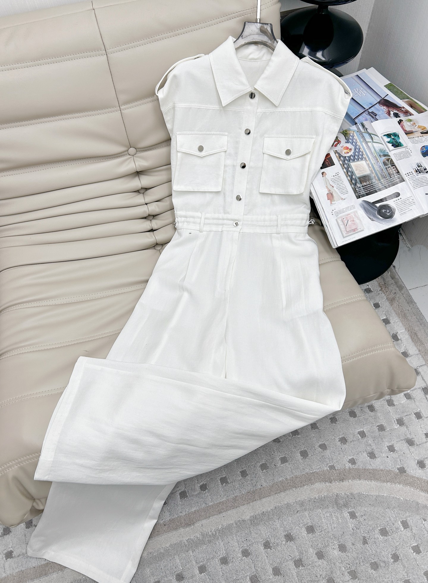 NO:805740,26ss new style minimalist high-waisted work-style jumpsuit, wide-leg pants, three-dimensional cut-out upper body, super slimming, elastic waist at the back, very convenient to put on and take off, work-style jumpsuit design, cool and stylish, girly personality, high quality, size SML, 2 colors M,,1986090926ss 新款 极简高级工装风高腰连体裤 阔腿裤, 立体剪裁版型上身超级显瘦 后背弹力收腰穿脱十分方便 工装式连体裤设计酷帅个性女孩时髦感 高品质 码数SML 2色M,,,Women's clothing