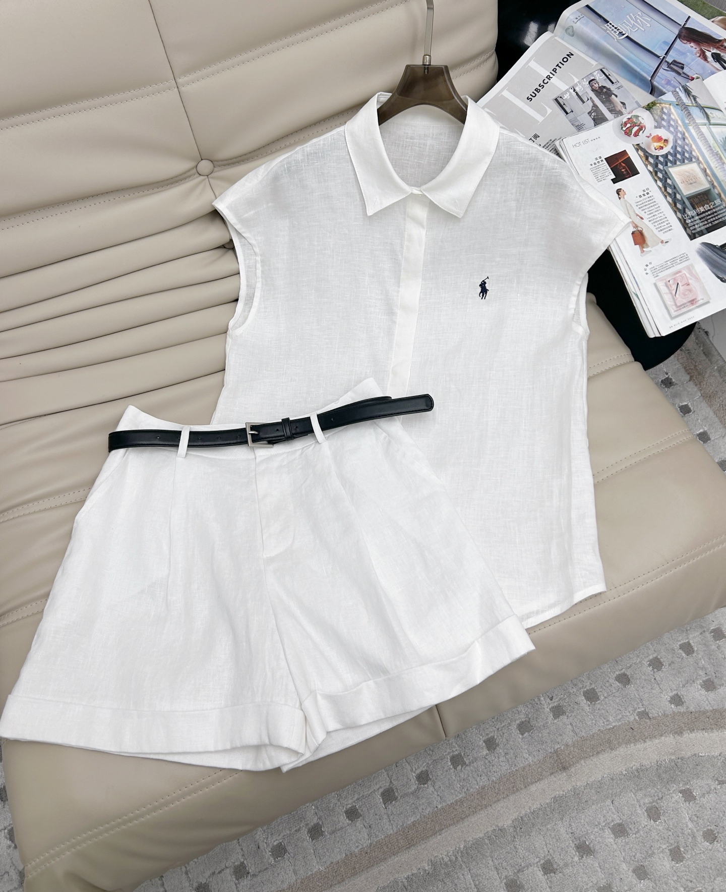 NO:328355,Tops and pants 25 years new style, design-sleeved sleeveless top   shorts two-piece set, sleeveless vest loose straight style, inclusive, free personality and unrestrained experience, linen material is light and breathable, casual but elegant, without restraint, strong wearability releases loose and free tone, SML, shorts, alexander wang19860909上衣裤子25年新款 设计感宽松无袖上衣 短裤两件套 套装,无袖背心宽松直筒版型包容自由个性与无拘体验,亚麻材质轻盈透气 休闲而不失雅致,没有束缚感,实穿性强释放松弛自在腔调 码数SML,,shorts,alexander wang,Women's clothing