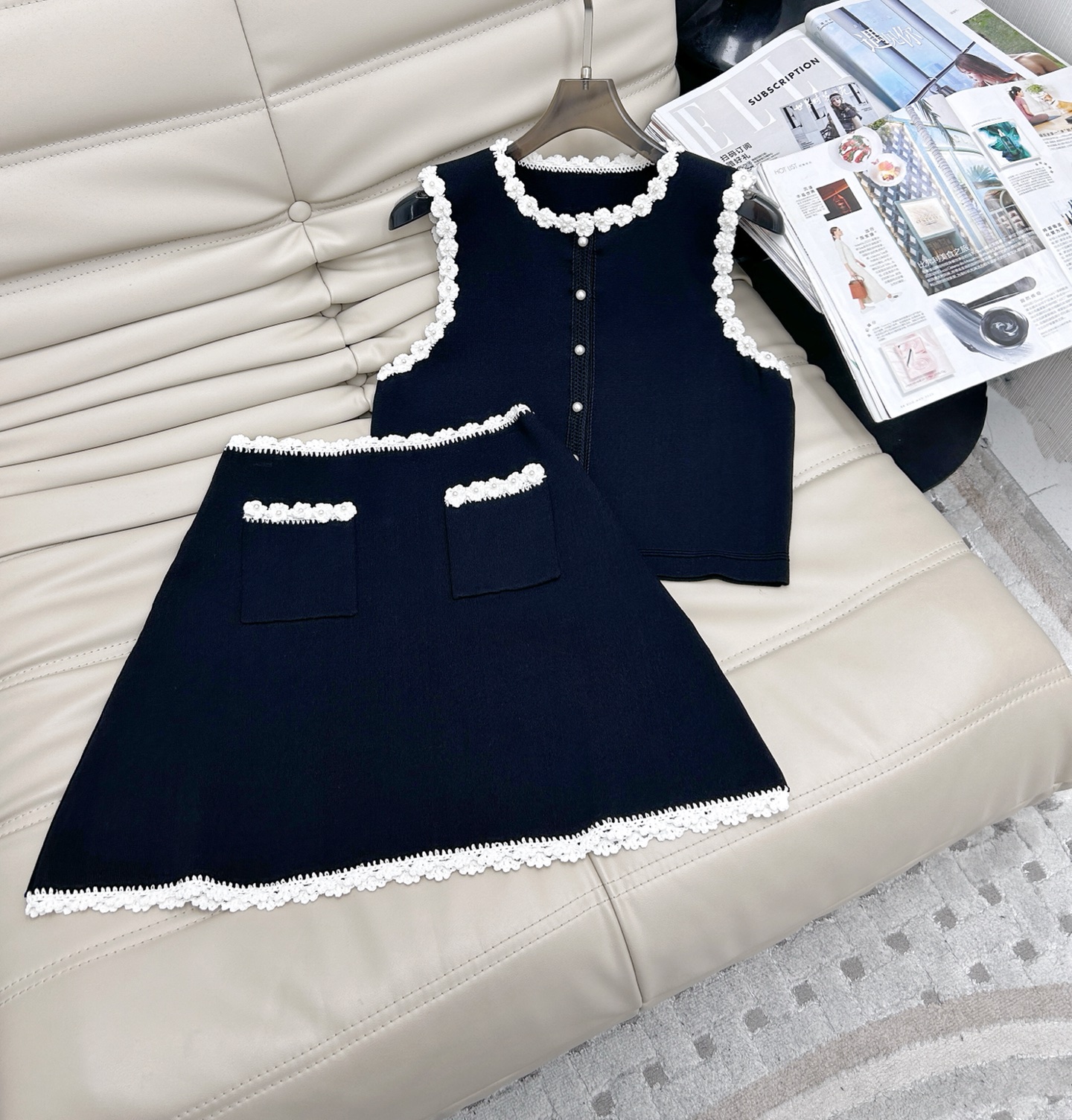 NO:332268,Top skirt, 25ss new product, color-blocked embroidered lace knitted top   high-waisted skirt, two-piece set, elegant and fashionable lace sleeveless style, not picky about people, making them look slim and versatile!  The delicate and soft knitted yarn is invincible!  Workmanship quality depends on the details. S-L code in one color.,,skirts,alexander wang19860909上衣半裙 25ss新品 拼色绣花边针织小上衣 高腰半身裙 两件套,气质花边无袖版型优雅又时髦,不挑人上身显瘦又百搭！针织纱线细腻柔软的手感无敌赞！做工品质看细节.一色S-L码.,,skirts,alexander wang,Women's clothing