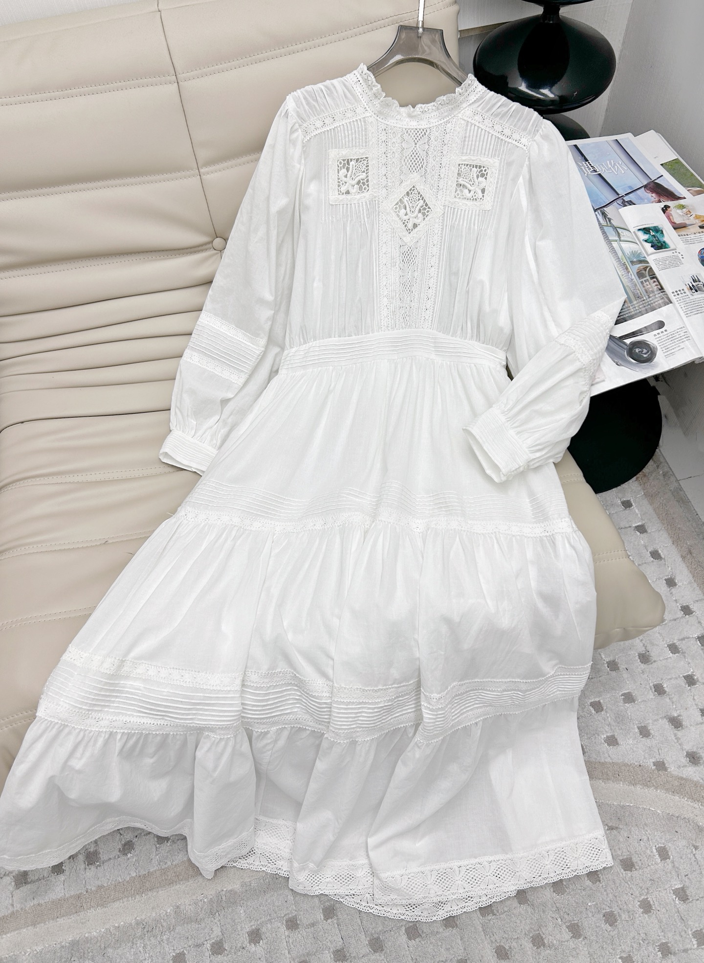 NO:327266,Year - lace embroidered hollow long-sleeved dress, hollow lace embroidery design and matching, custom fabric feels soft, light and elegant. Retro court style, simple hidden flesh style, SML, skirts, alexander wang19860909年——蕾丝绣花镂空长袖连衣裙,镂空蕾丝刺绣设计搭配,定制面料手感也比较柔软轻盈飘逸感 复古宫廷风,简约藏肉的版型,码数SML,,skirts,alexander wang,Women's clothing