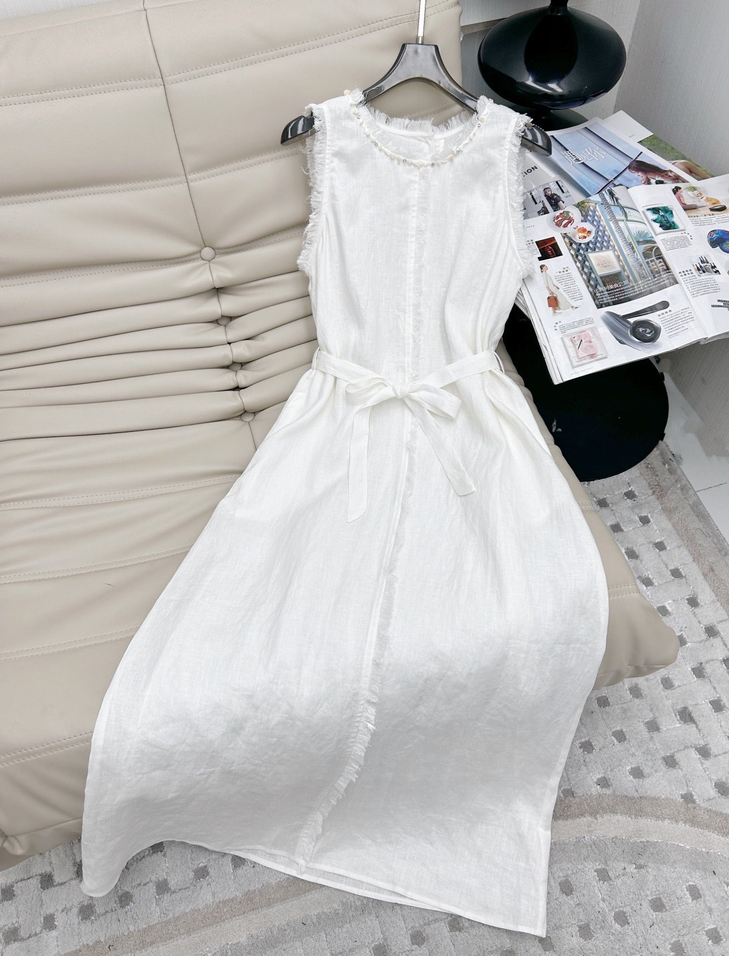 NO:426961,SS summer new style, sleeveless vest linen dress. High-quality integrated pullover vest skirt tailoring skirt and tassel embellishment design, paired with a lace belt to make you look slim, straight and comfortable style with high tolerance, full of casual and relaxed upper body, effectively improving the brand style, and making outfits look more age-reducing and playful. SML.2 colors, skirts, alexander wang19860909SS夏季新款 无袖背心亚麻连衣裙.高品质一体式套头背心裙剪裁裙身流苏点缀设计,搭配系带腰带显瘦, 直筒舒适版型包容度高 ,上身休闲松弛感满分 有效提升品牌格调 穿搭更显减龄俏皮 码数SML.2色,,skirts,alexander wang,Women's clothing