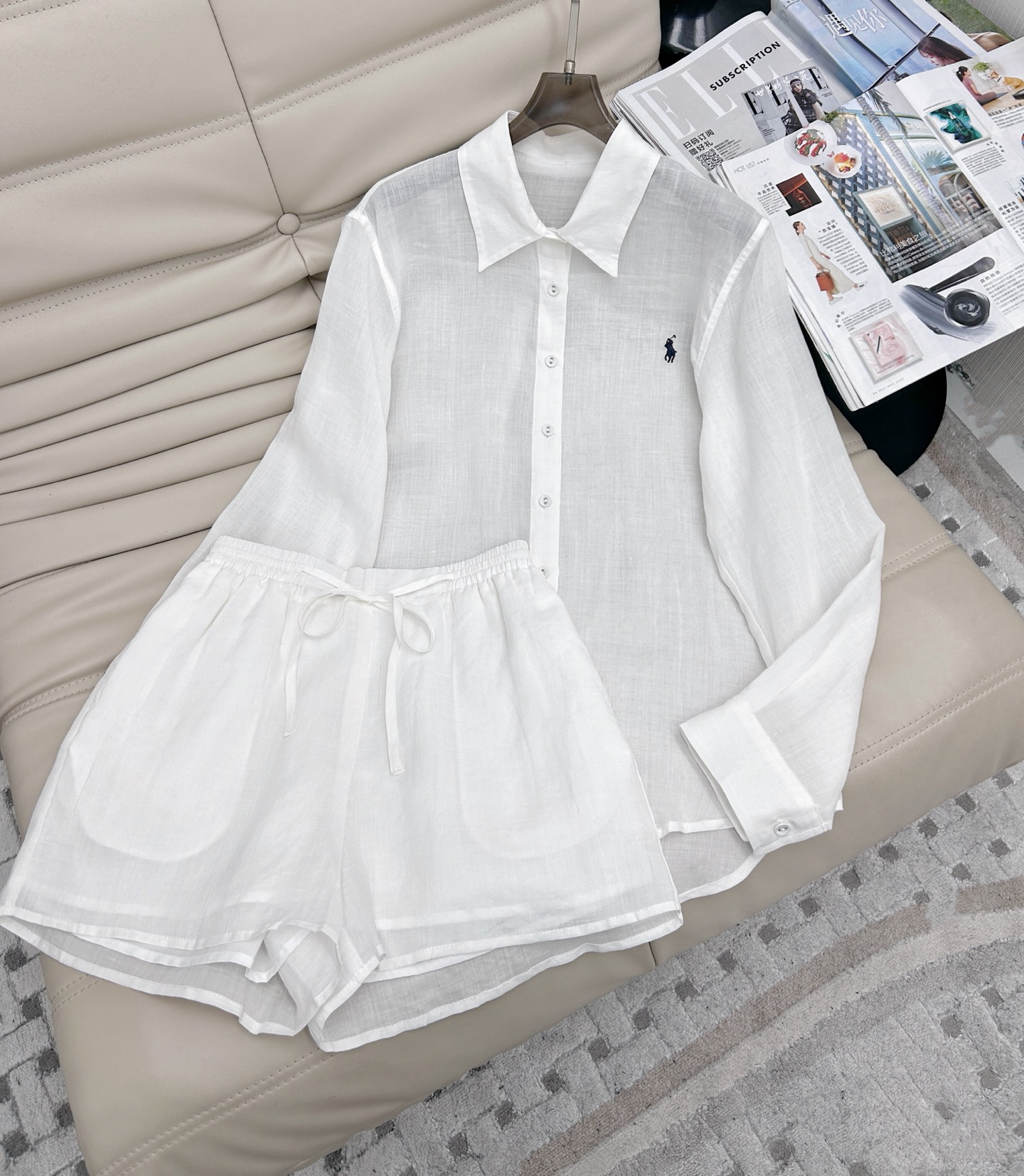 NO:411839,New Year's Embroidered logo button shirt shorts suit, custom fabric, clothes and horse embroidery logo are beautiful and high-end, texture and draping are super good, upper body looks slimming √√ Pear-shaped body is a natural outfit! 2 colors SML, shorts, shirts, alexander wang19860909年新款 刺绣logo纽扣衬衫短裤 套装,定制面料,衣身战马刺绣logo绝美高级感满满~质感垂感都超级好,上身嘎嘎显瘦√√梨型身材本命穿搭! 2色SML,,shorts,shirts,alexander wang,Women's clothing