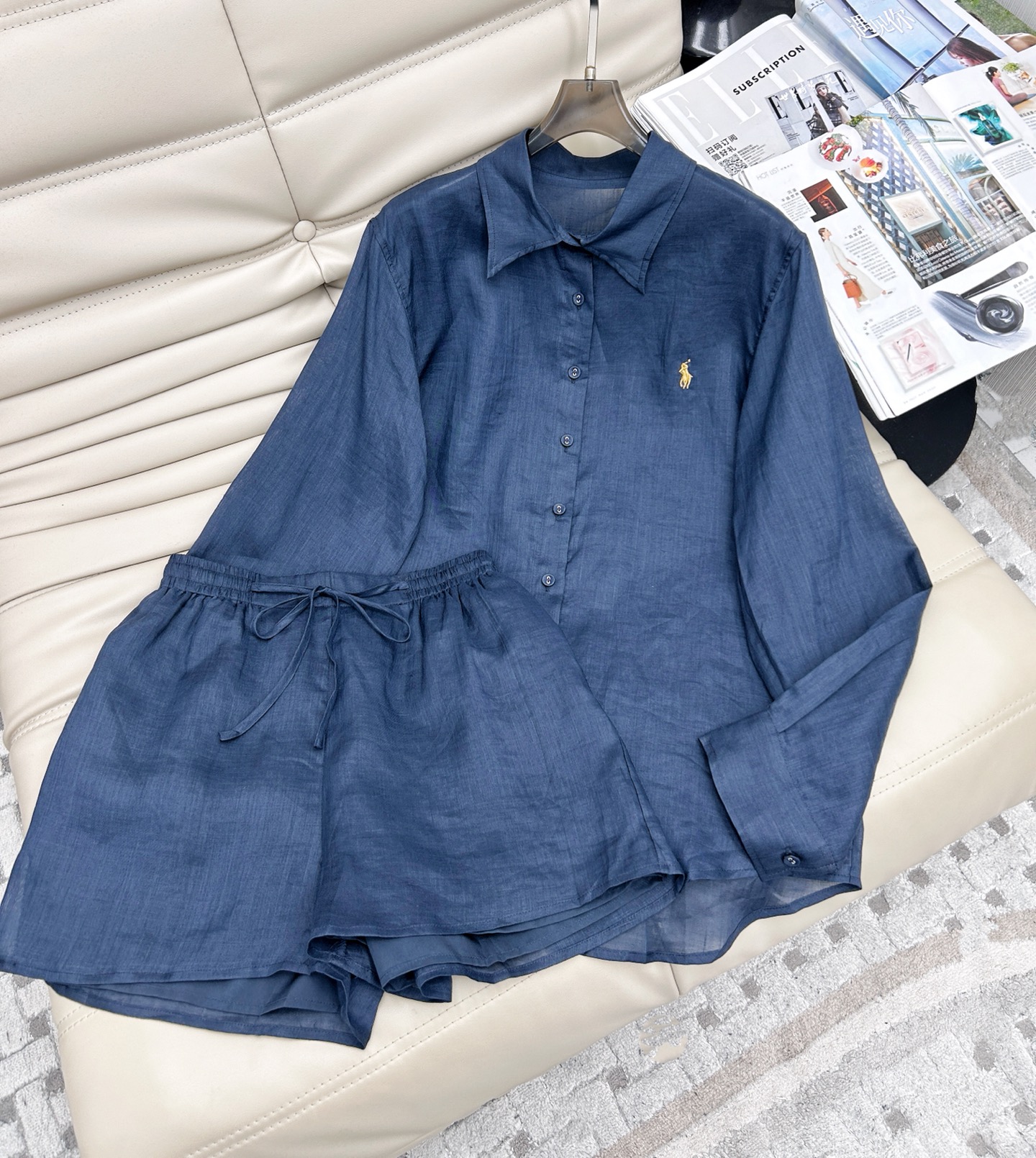 NO:411826,New Year's Embroidered logo button shirt shorts suit, custom fabric, clothes and horse embroidery logo are beautiful and high-end, texture and draping are super good, upper body looks slimming √√ Pear-shaped body is a natural outfit! 2 colors SML, shorts, shirts, alexander wang19860909年新款 刺绣logo纽扣衬衫短裤 套装,定制面料,衣身战马刺绣logo绝美高级感满满~质感垂感都超级好,上身嘎嘎显瘦√√梨型身材本命穿搭! 2色SML,,shorts,shirts,alexander wang,Women's clothing