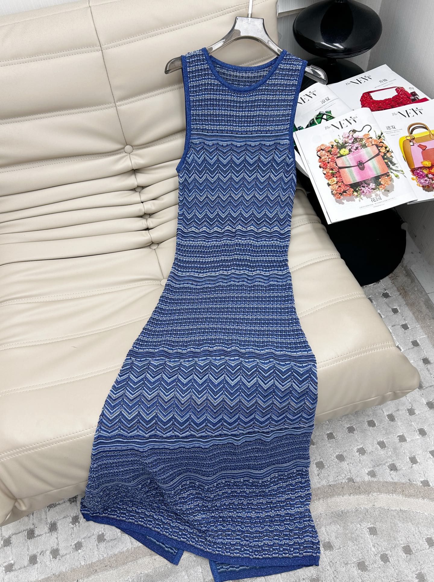 NO:332278,25ss blue knitted sleeveless dress round neck sleeveless design blue and white color matching fashionable cotton knitted fabric comfortable and skin-friendly slim fit style upper body slim and temperament SML, skirts, alexander wang1986090925ss 蓝色针织无袖连衣裙 圆领无袖设计 蓝白色系配色 时髦洋气 棉质针织面料 舒适亲肤 修身版型 上身显瘦又气质 码数SML,,skirts,alexander wang,Women's clothing