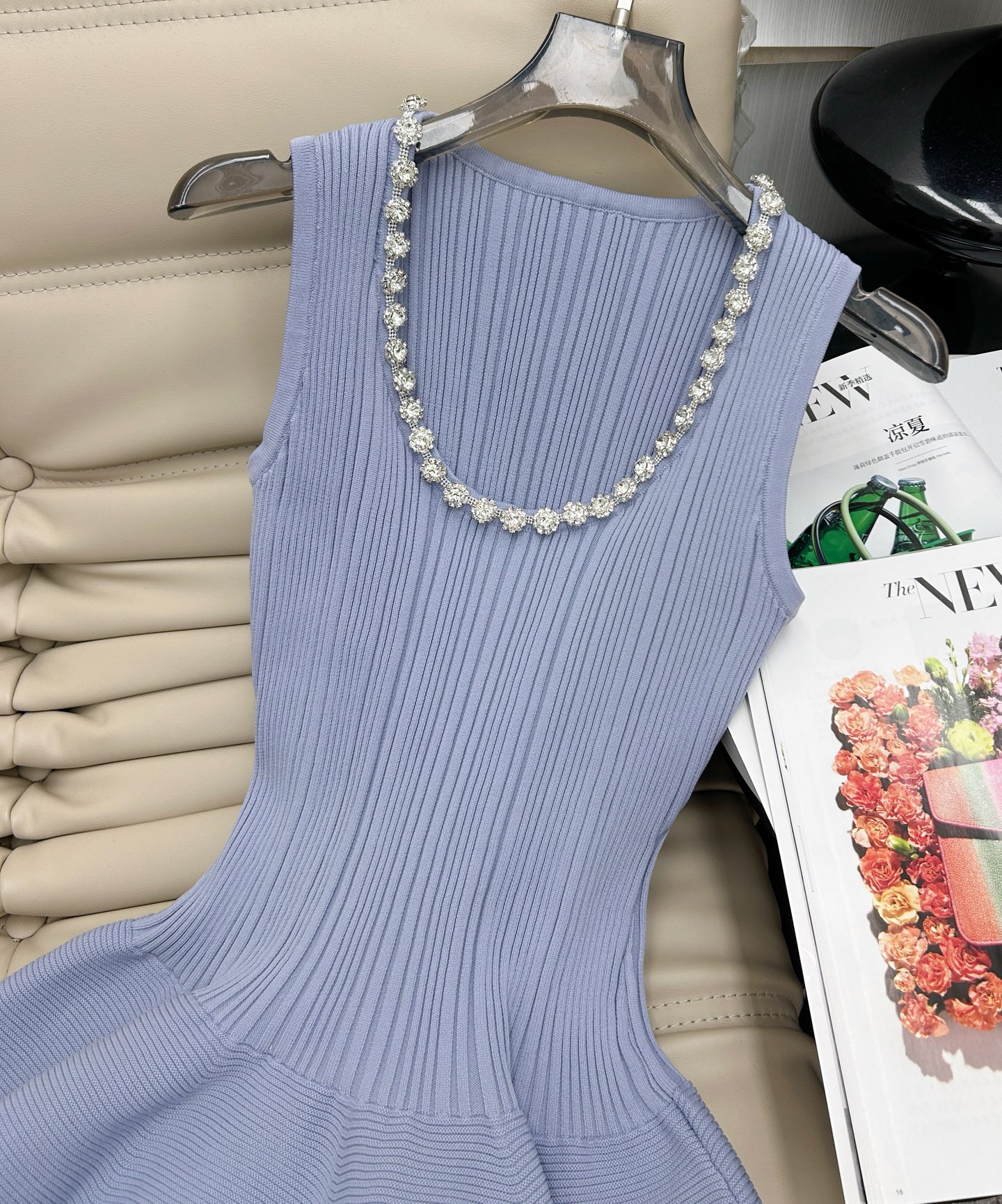 NO:332274,2025 new model, diamond-collar sleeveless knitted dress, U-neck sleeveless design, displays arm lines, waist-hugging, showing long legs. You are the focus when you wear it, confident and elegant, and can become a dazzling existence for no matter the occasion. It is a unique interpretation of fashion and beauty, allowing you to show your unique charm. Super love!  1 color 3 codes, skirts, alexander wang198609092025新款 钻领无袖针织连衣裙 U领无袖设计展手臂线条收腰版型显腿长 穿上它你便是焦点 自信优雅 无论场合 都能成为耀眼存在 它是对时尚与美的独特诠释,让你展现独特魅力 超爱！1色3码,,skirts,alexander wang,Women's clothing