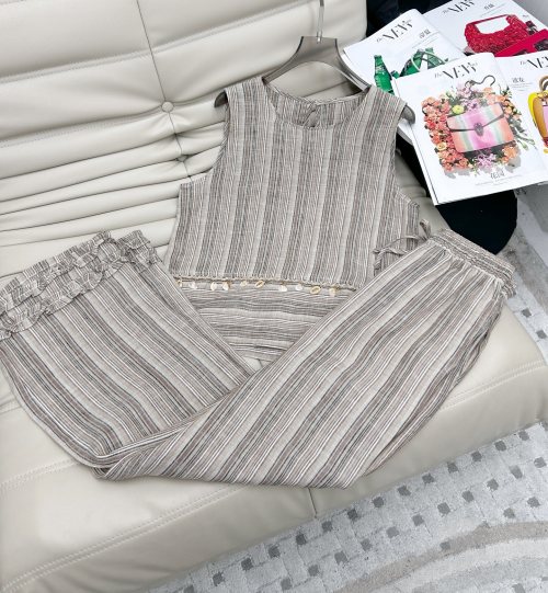 Striped Linen Two-Piece Set: Sleeveless Top & High-Waisted Pants 1 Striped Linen Two-Piece Set: Sleeveless Top & High-Waisted Pants