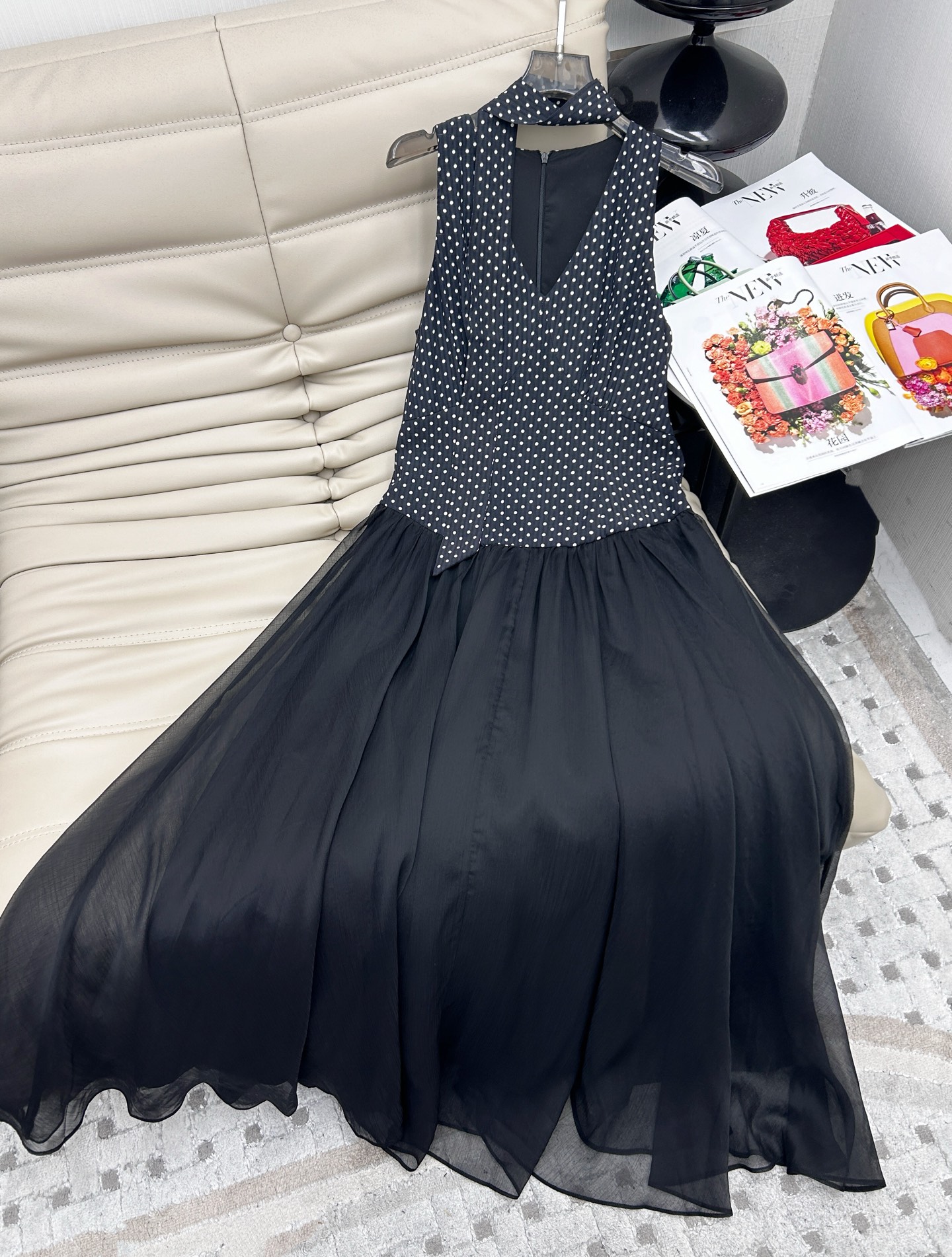 NO:333294,——25ss new style, sleeveless spliced ​​polka dot waist dress, elegant tulle skirt, paired with classic retro polka dot print, hem tulle skirt, the upper body looks very good to show off your figure. Custom fabric. SML, skirts, alexander wang19860909——25ss新款 无袖拼接波点收腰连衣裙,气质优雅的纱裙,搭配经典复古波点印花,下摆纱裙大摆,上身非常好看显身材.定制面料.码数SML,,skirts,alexander wang,Women's clothing