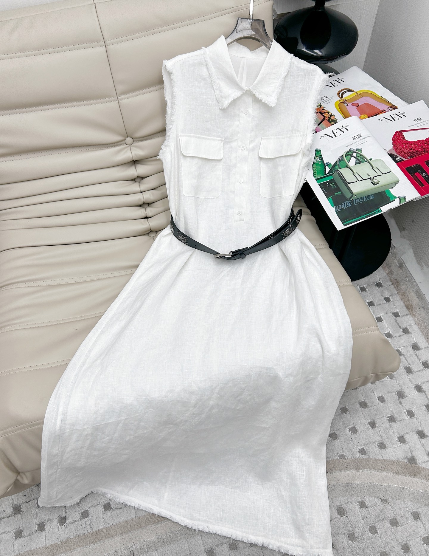 NO:410588,2025 new product, sleeveless lapel linen loose dress custom imported linen material, comfortable and crisp, paired with high-end leather belt to adjust the waist, simple and fashionable, loose style design, add layering to the styling, top body to make it look slim and super temperament, SML 2 colors, skirts, alexander wang198609092025新品, 无袖翻领亚麻宽松连衣裙定制进口亚麻材质 舒适挺括 搭配高档皮腰带调节勾勒腰身 ,简约时尚 宽松版型设计 增添造型层次感上身显瘦超气质, 码数SML 2色,,skirts,alexander wang,Women's clothing