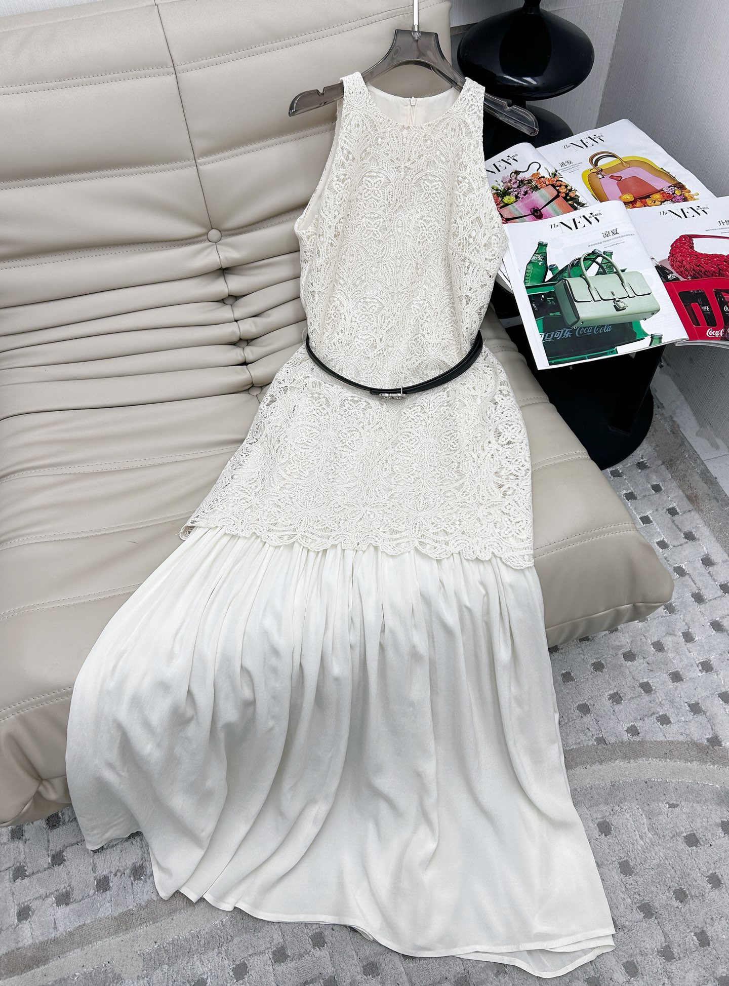 NO:412912,Hot 25ss new style, sleeveless fake two-piece embroidered dress, round neck sleeveless design, temperament brand, upper body embroidery design splicing hem, fake two-piece visual effect is very outstanding, natural waist-hugging skirt, slimming match, fake two-piece design is fashionable and elegant. SML, skirts, alexander wang19860909爆款 25ss新款 无袖假两件绣花连衣裙,圆领无袖设计,气质大牌,上半身绣花设计拼接下摆,假两件视觉效果非常出彩自然收腰裙型,显瘦搭配,假两件设计穿着时尚大方.码数SML,,skirts,alexander wang,Women's clothing