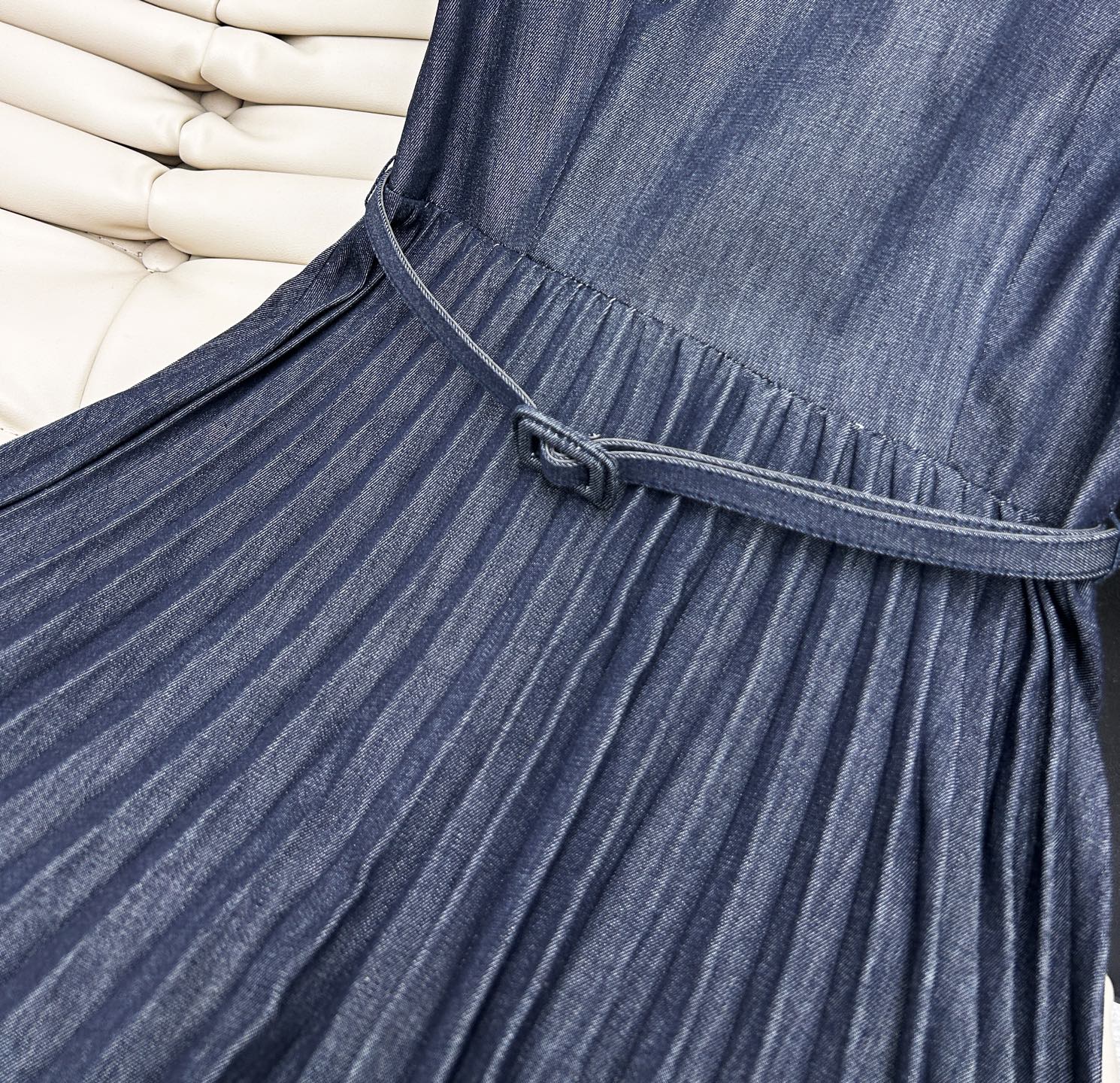 Elegant Sleeveless Pleated Dress - Flattering A-Line Design, Versatile Style 4 i1748168509330 1288 0 2