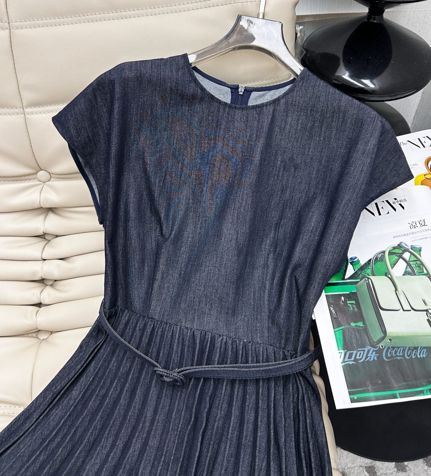 Elegant Sleeveless Pleated Dress - Flattering A-Line Design, Versatile Style 3 i1748168509346 4211 0 1
