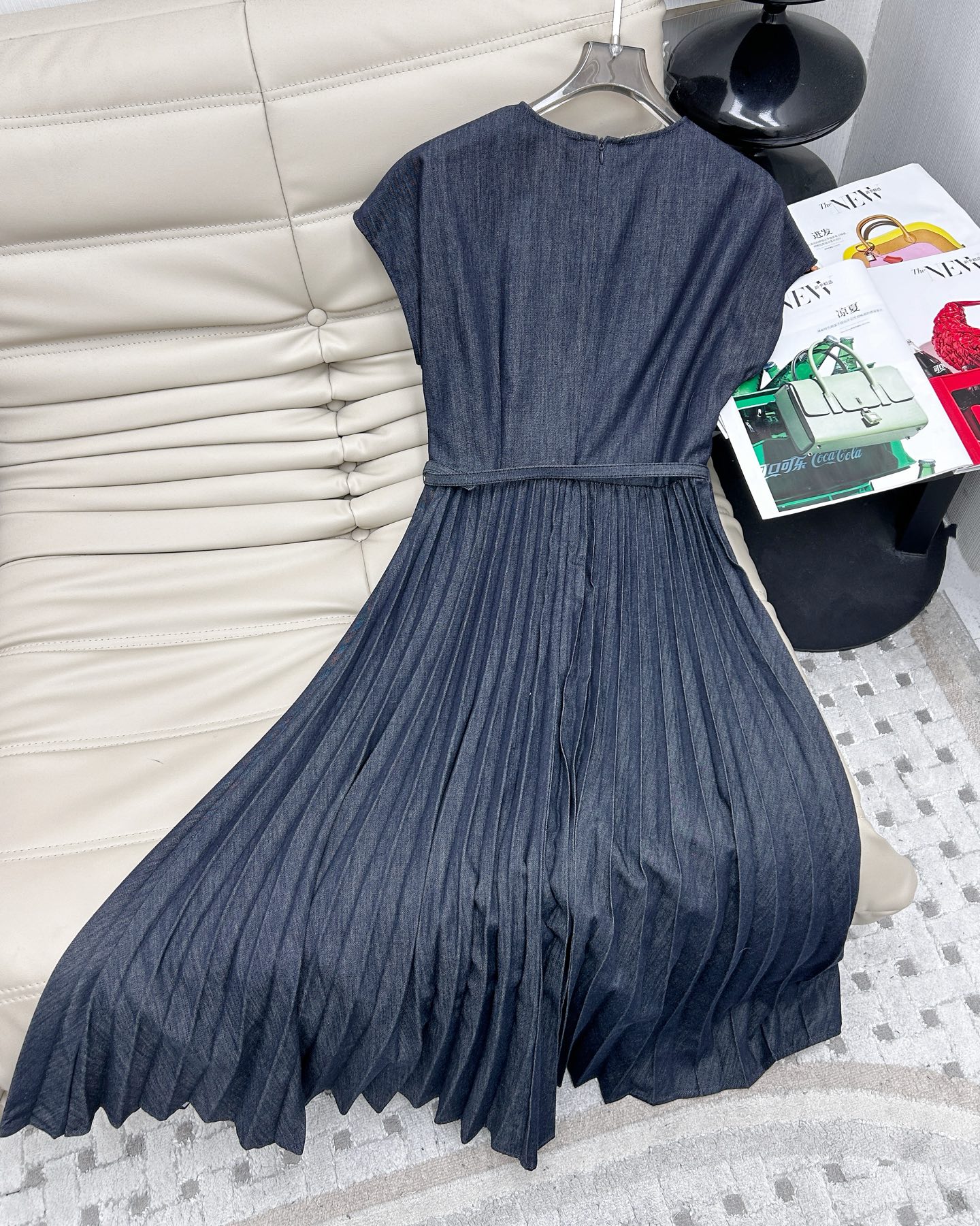Elegant Sleeveless Pleated Dress - Flattering A-Line Design, Versatile Style 8 i1748168509416 4759 0 6