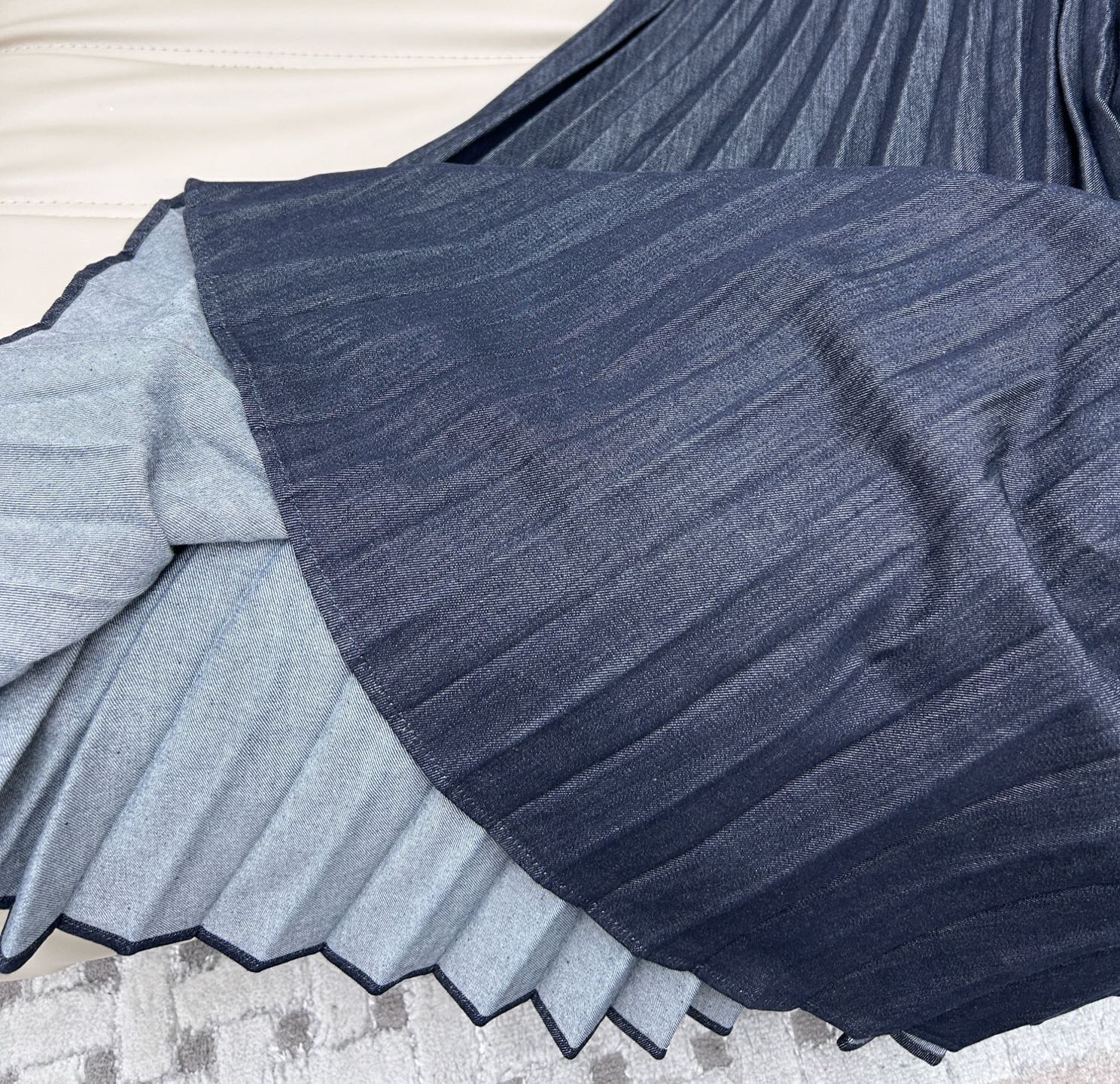 Elegant Sleeveless Pleated Dress - Flattering A-Line Design, Versatile Style 5 i1748168511807 304 0 3
