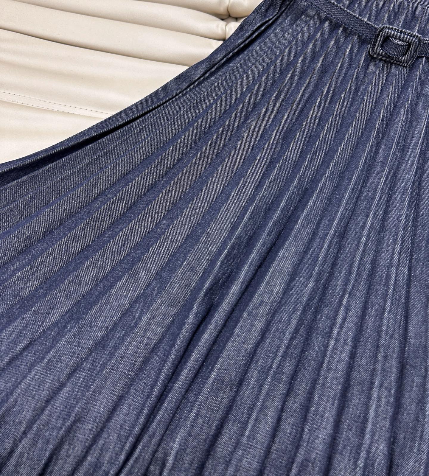 Elegant Sleeveless Pleated Dress - Flattering A-Line Design, Versatile Style 6 i1748168511909 6008 0 4