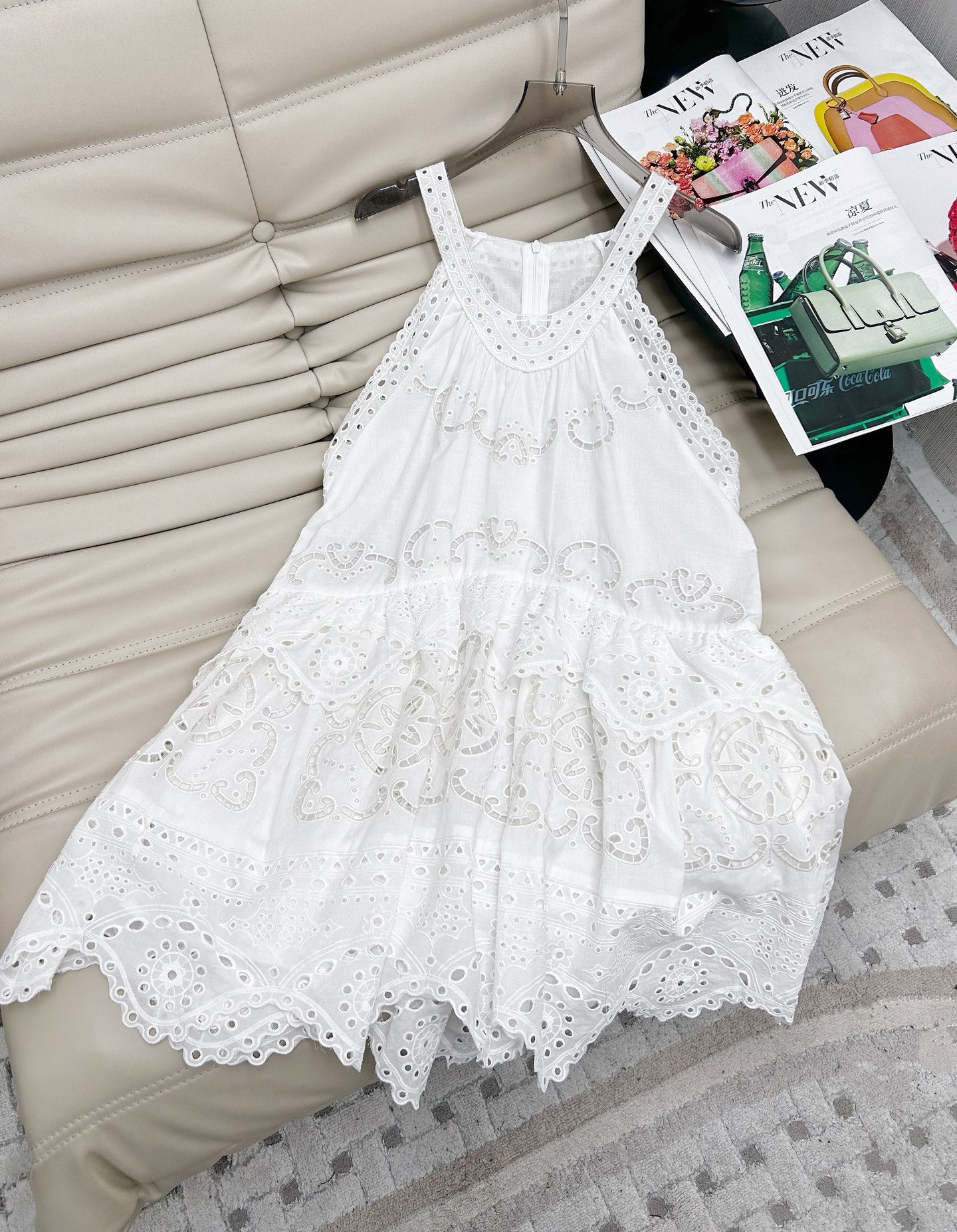 NO:421161,New products of the ss vacation series: embroidered suspender skirt, customized heavy craftsmanship, heavy industry embroidery design, romantic and elegant style. Retro and age-reducing girlish style. The upper body is beautiful!  Excellent texture!  The quality of workmanship depends on the details!  SML, skirts, alexander wang19860909ss度假系列新品 绣花吊带裙,定制重工艺,重工绣花设计,款式浪漫优雅.复古减龄少女风.上身美的不要不要的！质感超赞！做工品质看细节！码数SML,,skirts,alexander wang,Women's clothing