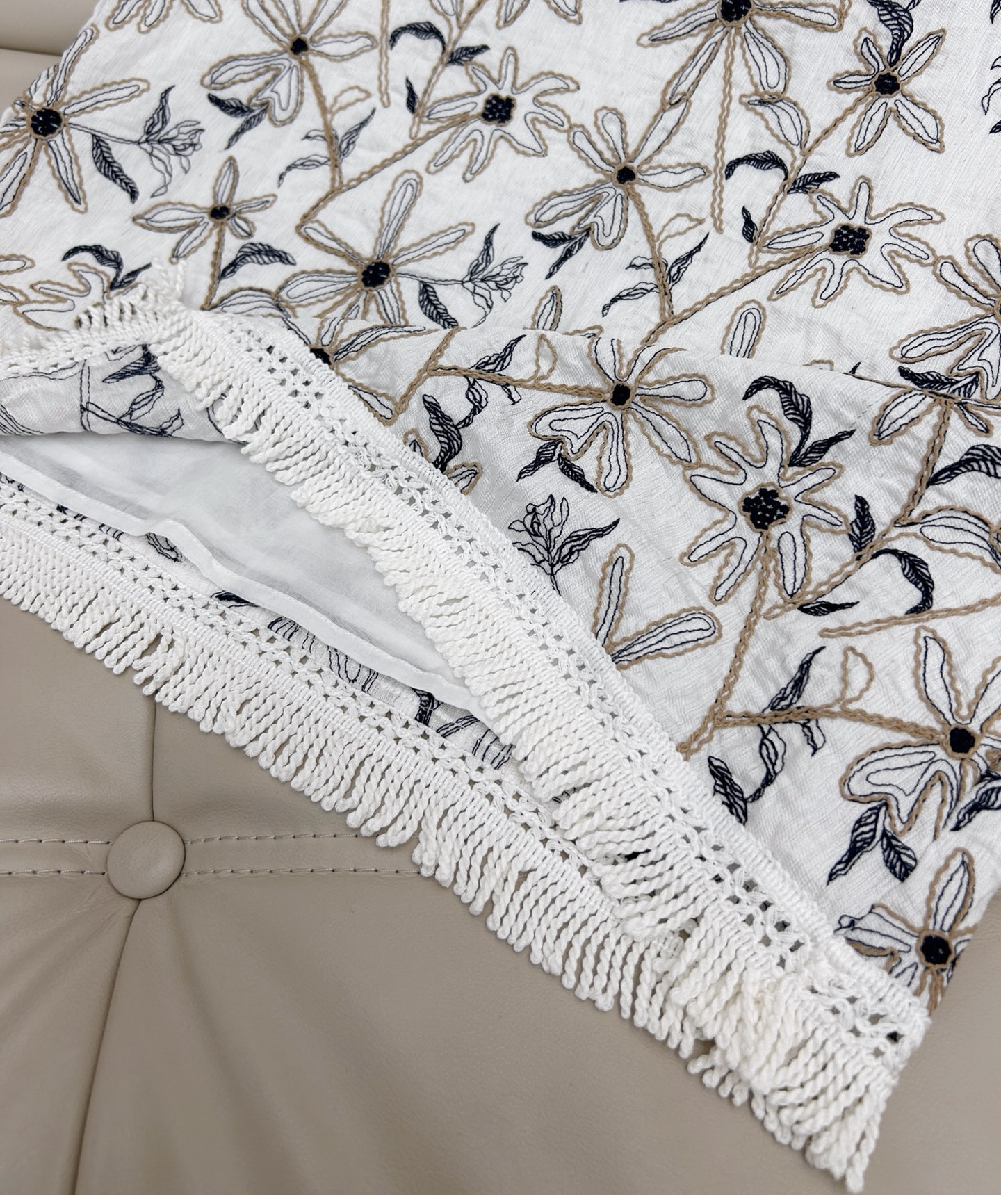 Elegant Linen Embroidered Vest and Pants Set - Unique & Comfortable 5 i1748515376200 1705 0 3