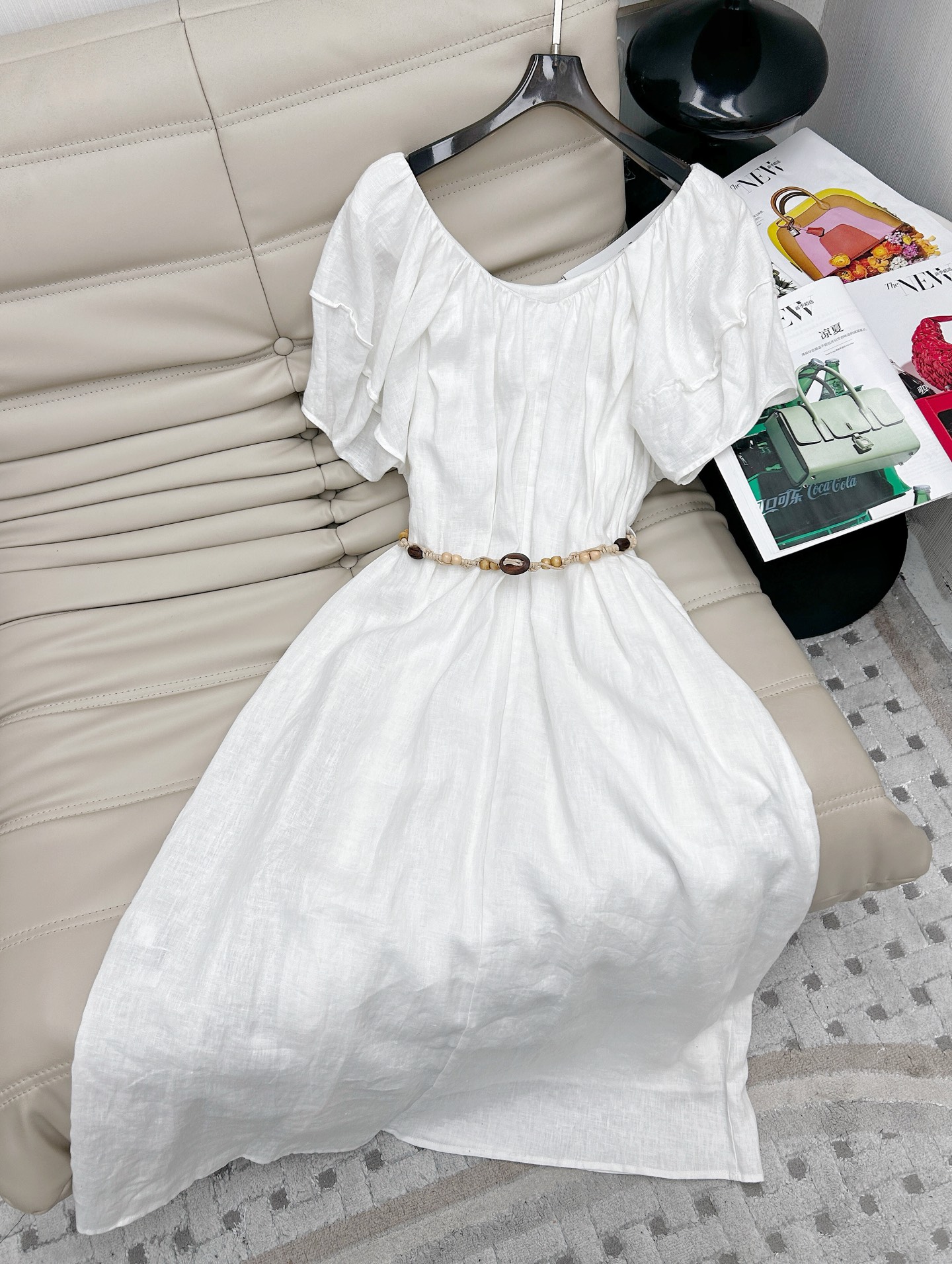 ———新款，U领泡泡袖连衣裙，100%亚麻面料 纯色设计 简约大方，绑带收腰显瘦宽松版型 ，百搭款 码数