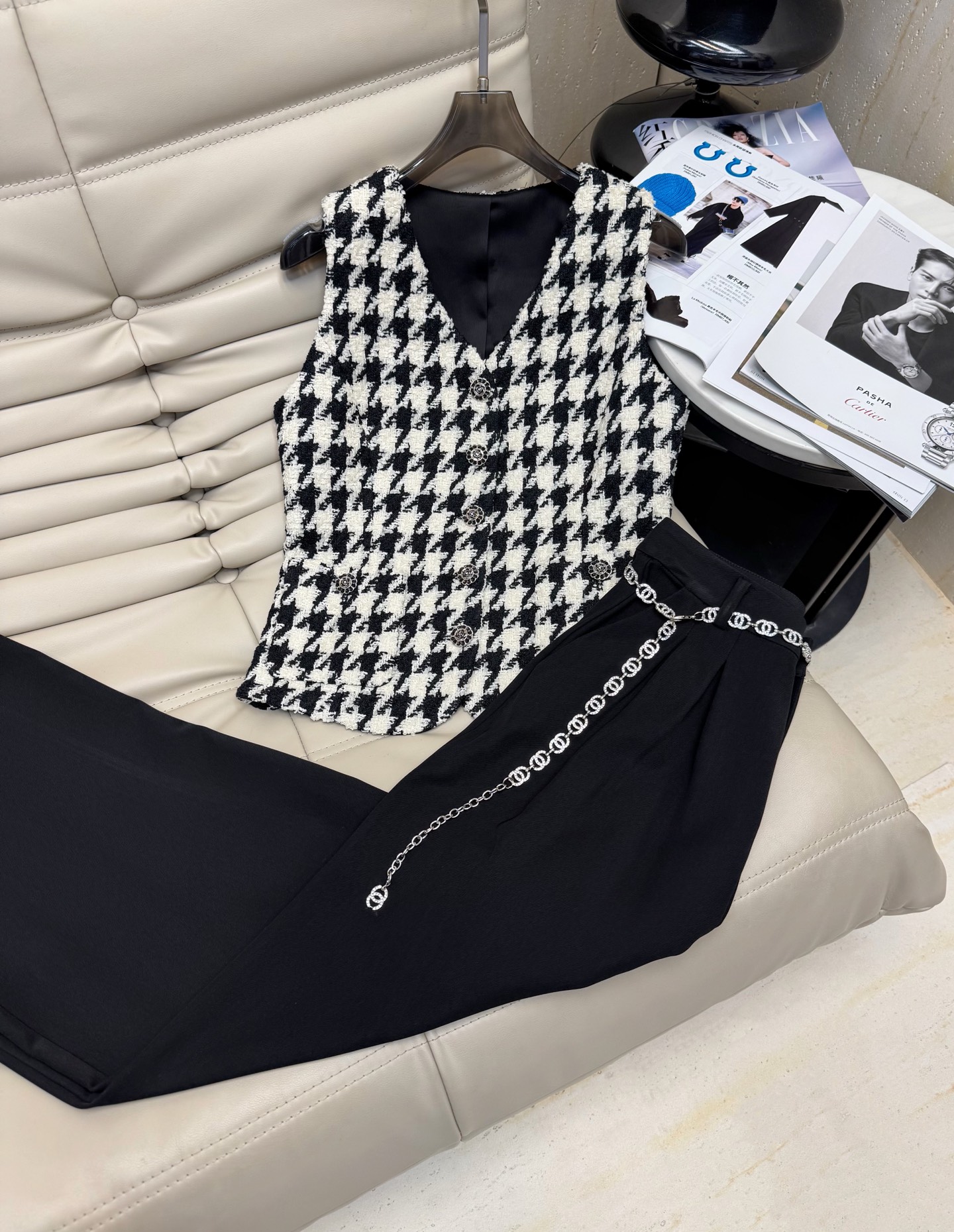 NO:473543,New style, temperament houndstooth vest top high waist trousers, two-piece set, exclusive high-end production!  The temperament and texture of the wise boy, the elegant design makes you look slim, the tolerance is strong and not picky, the upper body shows elegant and graceful temperament without losing its ability to be capable and neat and fashionable. 2 colors are available in stock S/M/L back, alexander wang19860909新款,气质千鸟格马甲上衣高腰长裤 两件套 独家高版出品！绝绝子的气质质感,气质优雅的设计显瘦,包容性强不挑人,上身尽显优雅婉约气质又不失干练利落时髦感 2色现货发售S/M/L 背,,alexander wang,Women's clothing
