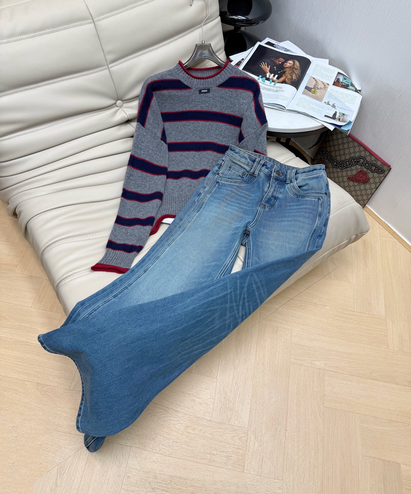 NO:605657,Tops and trousers new style for autumn and winter. Round neck contrast striped wool top. Specially designed irregular hem. Commuting style. Design is niche and slim. Versatile with jeans. Available in two colors. Size: SML,,jeans,alexander wang19860909上衣.裤子秋冬新款 圆领撞色条纹羊毛上衣 下摆不规则特别设计 通勤风 设计感小众显瘦 搭配牛仔裤百搭 两色发售 码数SML,,jeans,alexander wang,Women's clothing