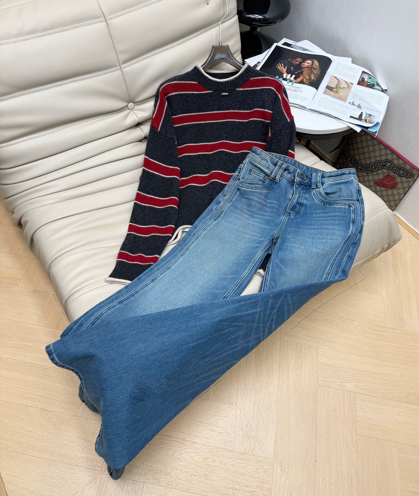 NO:605631,Tops and trousers new style for autumn and winter. Round neck contrast striped wool top. Specially designed irregular hem. Commuting style. Design is niche and slim. Versatile with jeans. Available in two colors. Size: SML,,jeans,alexander wang19860909上衣.裤子秋冬新款 圆领撞色条纹羊毛上衣 下摆不规则特别设计 通勤风 设计感小众显瘦 搭配牛仔裤百搭 两色发售 码数SML,,jeans,alexander wang,Women's clothing