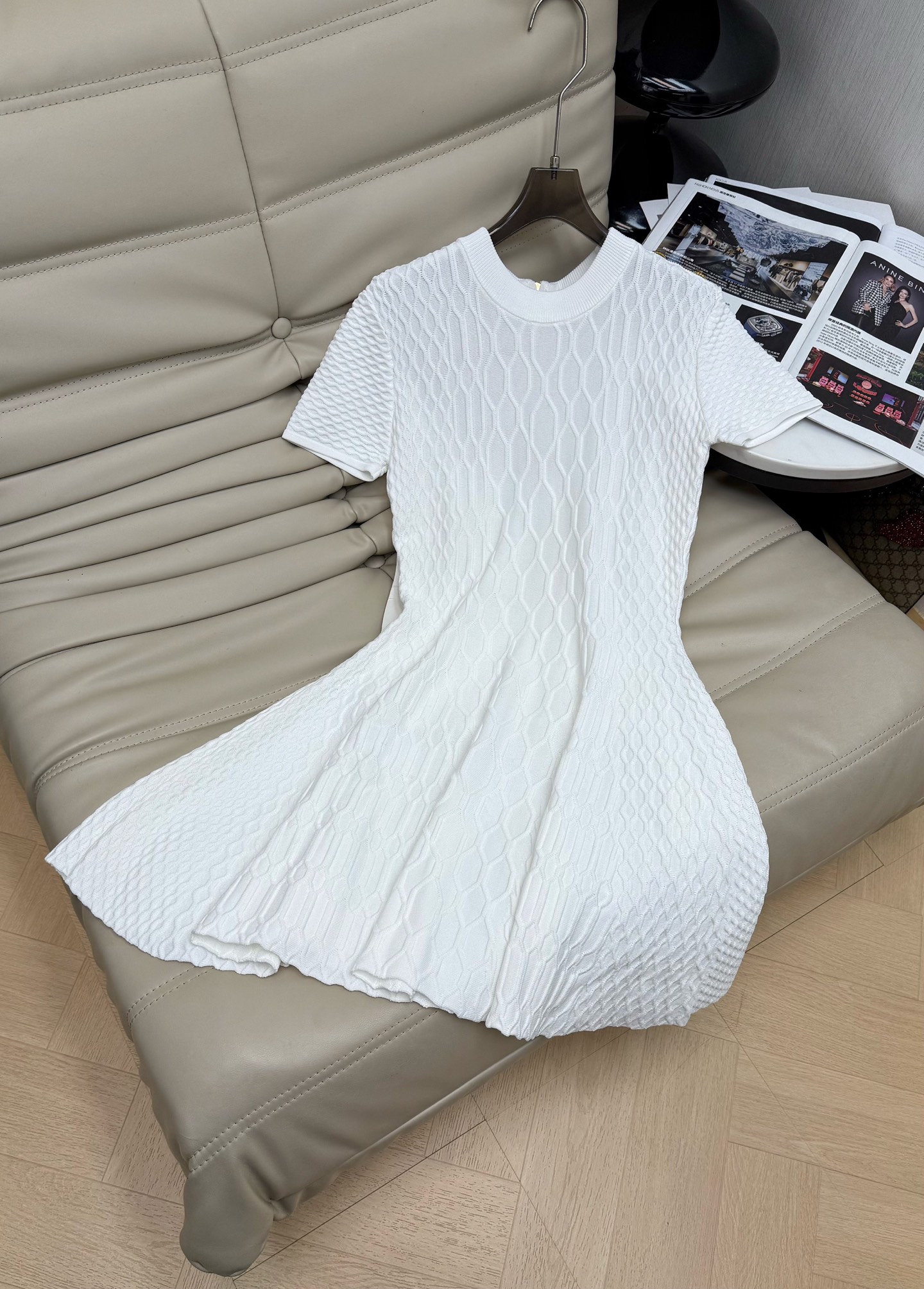 NO:708704,NEW 26PF one-shoulder gold-button knitted little white dress. The zipper design on the back makes it easy to put on and take off. Wear this little white dress to bring out all the tenderness and cuteness on your body. It is simple and durable. It can create a great atmosphere when you take a photo. It looks slim and versatile. Whoever wears it will look better. SML,,skirts,19860909NEW 26PF单肩金扣针织小白裙 后背拉链设计穿脱方便 穿上这条小白裙把所有的温柔和可爱都穿在身上~简单耐看随手一拍都是氛 围感大片 显瘦百搭 谁穿谁好看 SML,,skirts,,Women's clothing