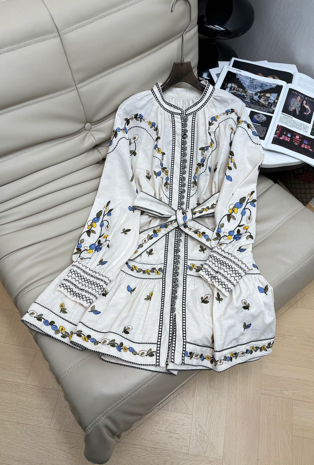 NO:708696,New niche floral embroidery dress for early spring of 2026. Super texture. Customized cotton and linen fabric. Doll version. Belt waist design. Age-reducing girlish style. Advanced color matching and super white tone!  34 36 38,,skirts,1986090926年早春新款小众花卉刺绣连衣裙 质感超赞 定制棉麻面料 娃娃版型 腰带收腰设计减龄少女风高级配色超显白的色调！34 36 38,,skirts,,Women's clothing
