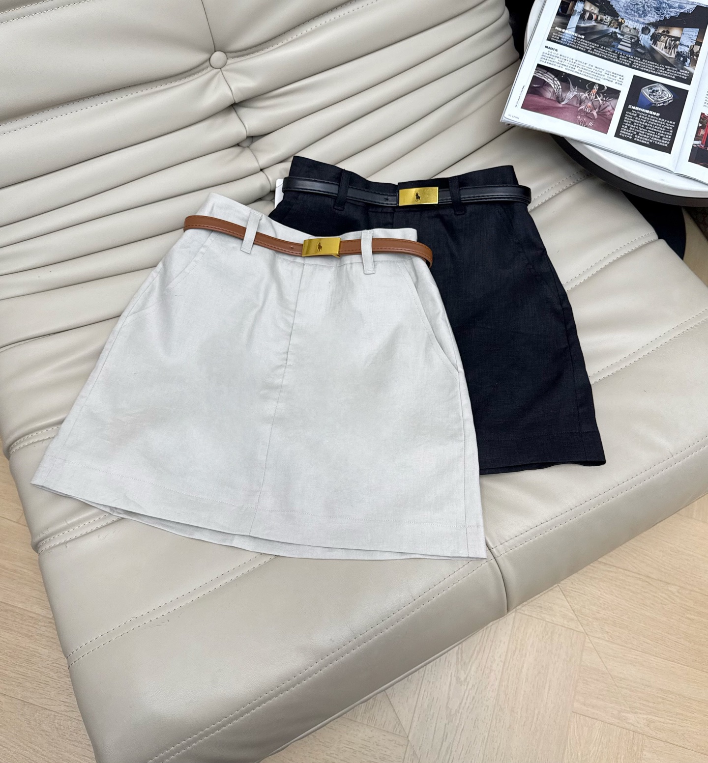 NO:709378,NEW 26PF new skirts are equipped with brown belts and gold buckles, full of details~ Clean tailoring with classic belts, casual with a little tightness. They look great whether paired with T-shirts or shirts. Recommended four-color SML.,,skirts, tees, t-shirt,19860909NEW 26PF新款半裙都配有棕色腰带金色扣环细节感满满~ 干净利落的裁剪配上经典的腰带 休闲中带点小紧致 无论是搭配T恤还是衬衣都非常好看推荐四色SML.,,skirts,tees，t-shirt,,Women's clothing