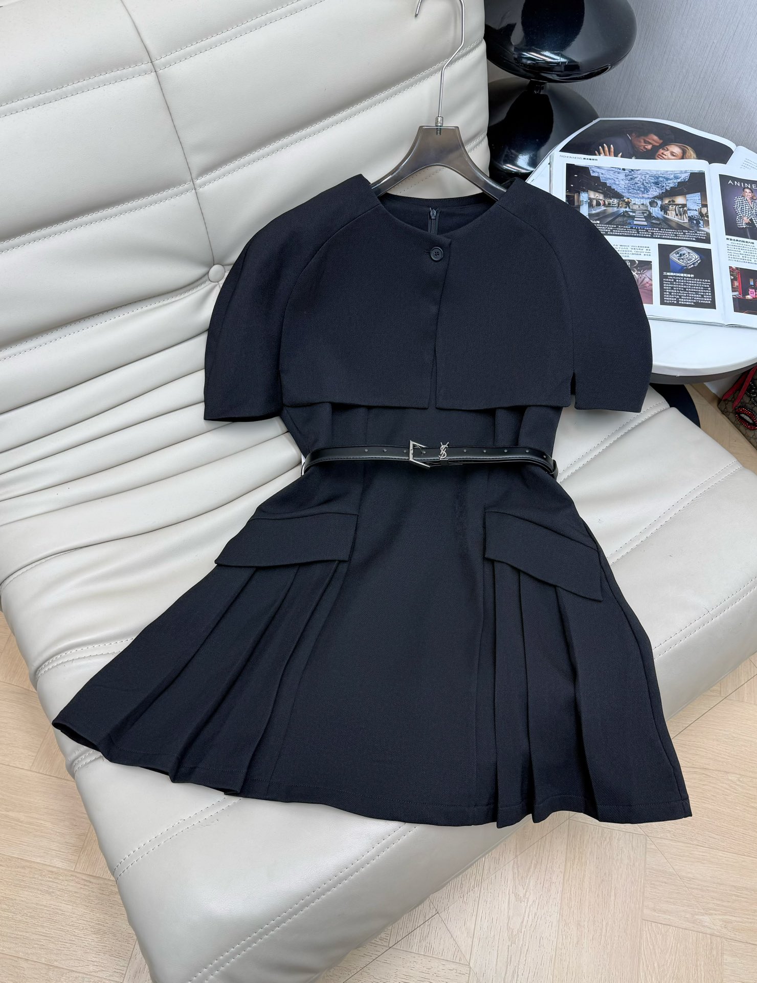 NO:751578,The latest spring and summer suit dress cloak two-piece set fashion slim design dress with removable cape, the dress can now be worn alone, can be worn with a suit jacket, windbreaker, etc., the bottoming is absolutely perfect, the belt design is slim and the upper body is elegant and classy. The cape and shawl design makes this shirt shine on its own [seduce][seduce][seduce]Single color code size SML.,,skirts,jackets & coats,business suit,shawls,19860909最新款春夏西装连衣裙斗篷两件套时尚修身设计感连衣裙配可脱卸斗篷外搭,连衣裙现在可单穿,可以配西装外套、风衣之类,打底的绝绝子,腰带设计 版型显瘦 上身大气上档次 斗篷披肩设计让这件战袍自己发光[勾引][勾引][勾引]单色 码数SML.,,skirts,jackets & coats,business suit,shawls,,Women's clothing