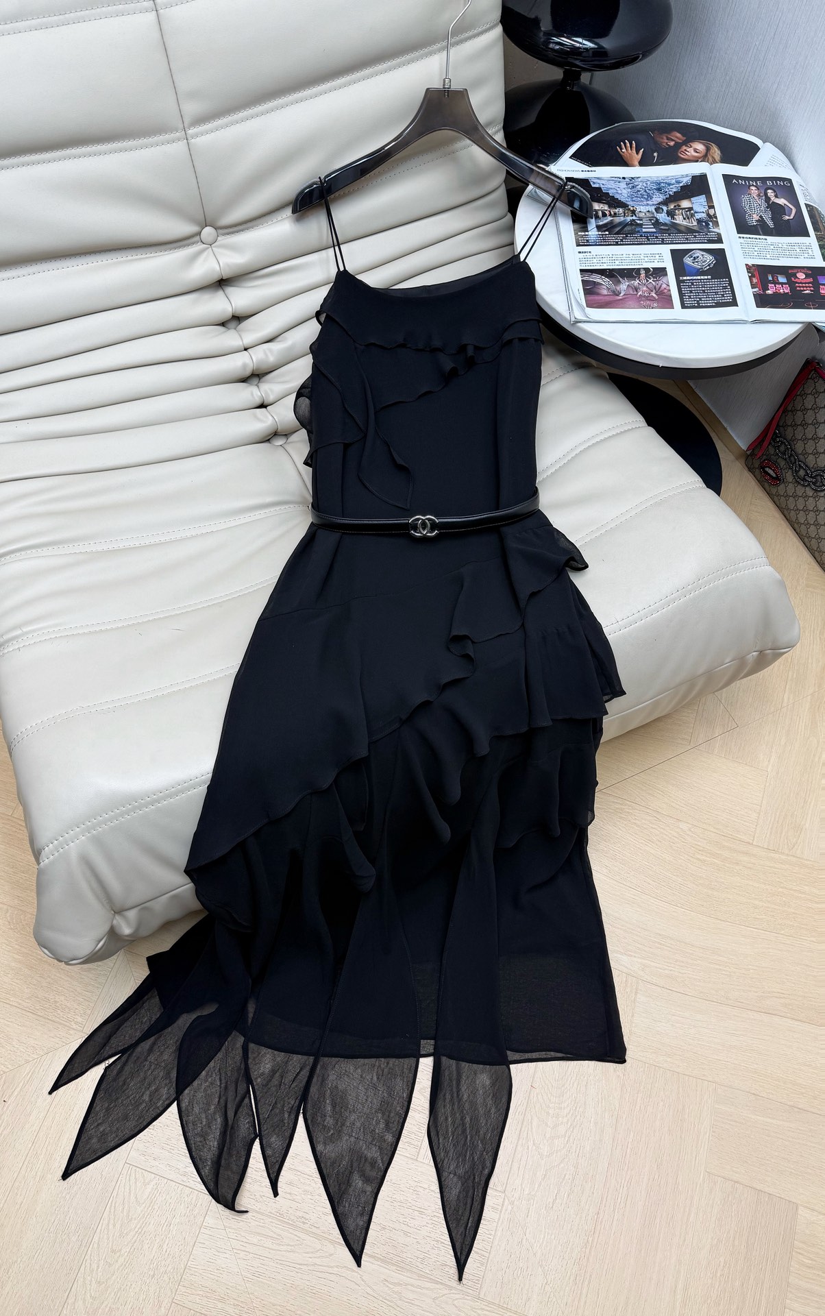 NO:748978,. 2026 new products are on the shelves. The camisole dress has a high-end and comfortable texture. The suspender skirt is cut to highlight the high-end look. It can be paired with a suit jacket to make the simple style look sexy. The outfit shows a relaxed tone. It is light and luxurious and fashionable. With a small fragrant belt, it adds temperament. It can be worn alone or layered. The first choice for fashionable wear in all seasons. Size SML.,,skirts,jackets & coats,business suit,19860909. 2026新品上架 吊带背心连衣裙质感高级舒适 吊带裙剪裁 凸显穿搭高级感 可搭配西装外套 让简单款式穿出性感个性 穿搭尽显松弛调性 轻奢时髦气质 配小香腰带更显气质 单穿叠穿均可 四季时尚穿搭首选.码数SML.,,skirts,jackets & coats,business suit,,Women's clothing