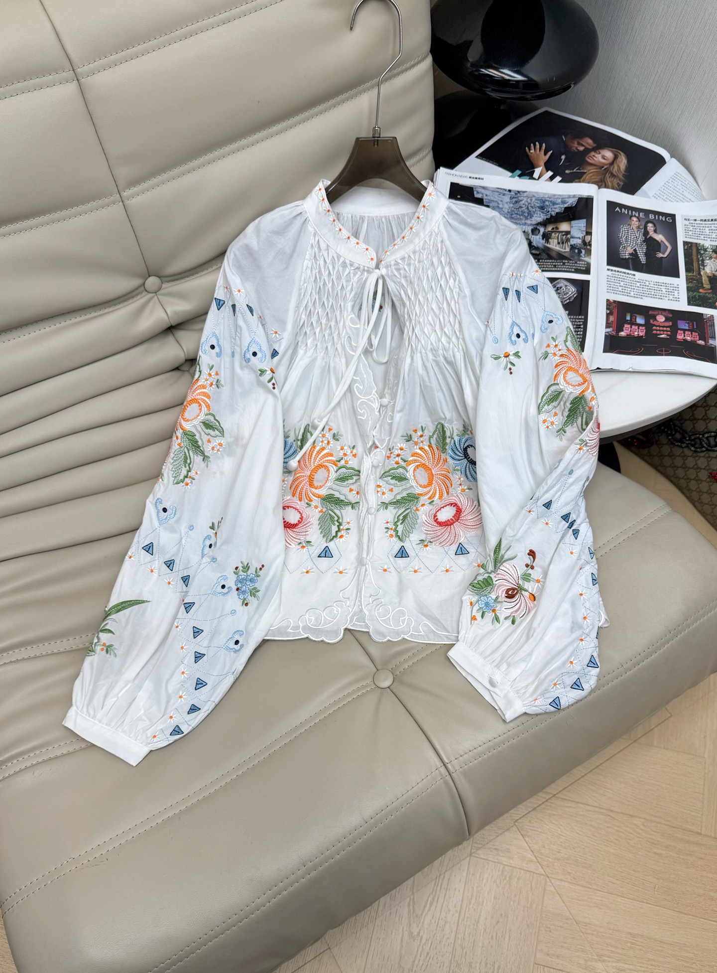 NO:838058,Tops, pants, 2026 spring and summer series embroidered shirt and cropped trousers. Pure cotton fabric is light and breathable. Accordion pleats + lace design on the chest, cuffs and body embellished with colorful floral heavy embroidery, full of details. Puff sleeves + loose fit, loose slit design of the pants. Full of pastoral retro feel, perfect for spring and summer vacations or daily wear!  ,,shirts,19860909上衣 裤子 2026春夏系列刺绣衬衫七分裤 纯棉面料轻盈透气.胸前风琴褶+系带设计,袖口和衣身点缀彩色花卉重工刺绣,细节满满.泡泡袖+宽松版型,裤子宽松开衩设计 田园复古感十足,春夏度假或日常穿搭都超适合！,,shirts,,Women's clothing
